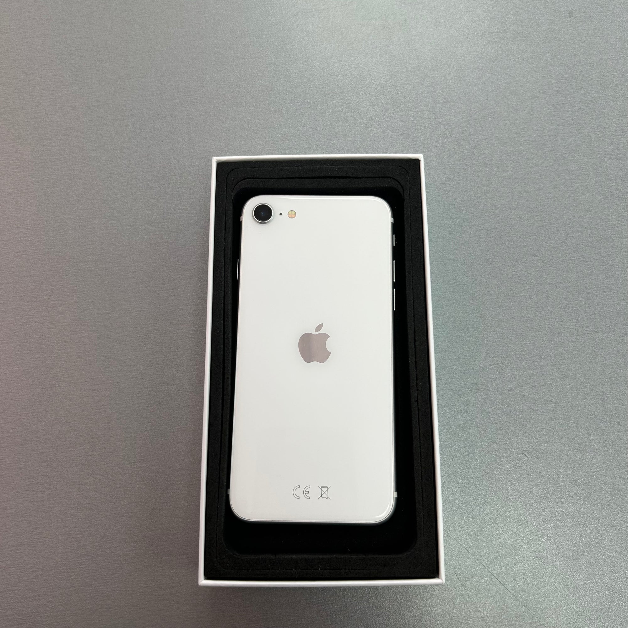 Apple iPhone SE 2020 White 64GB 100% Battery Health