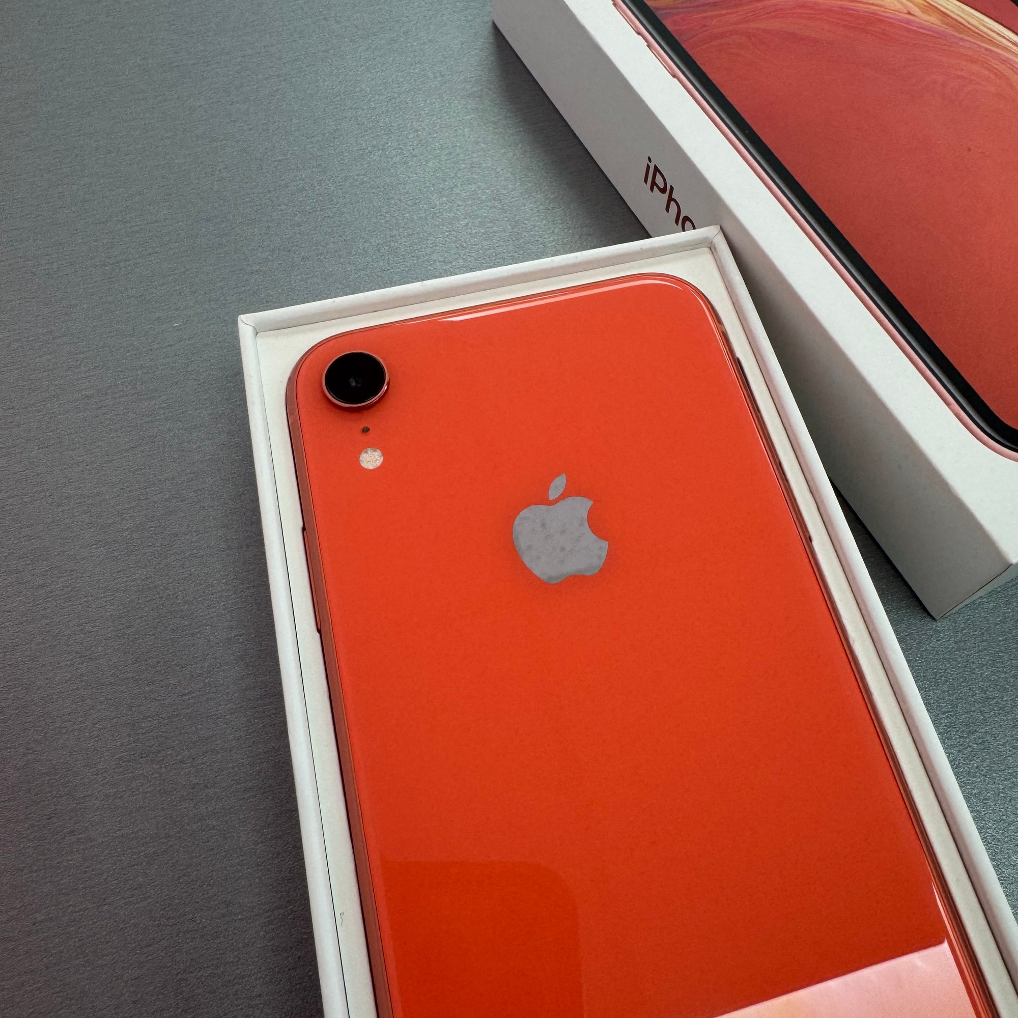 Apple iPhone XR 64GB Coral - 100% Battery Health