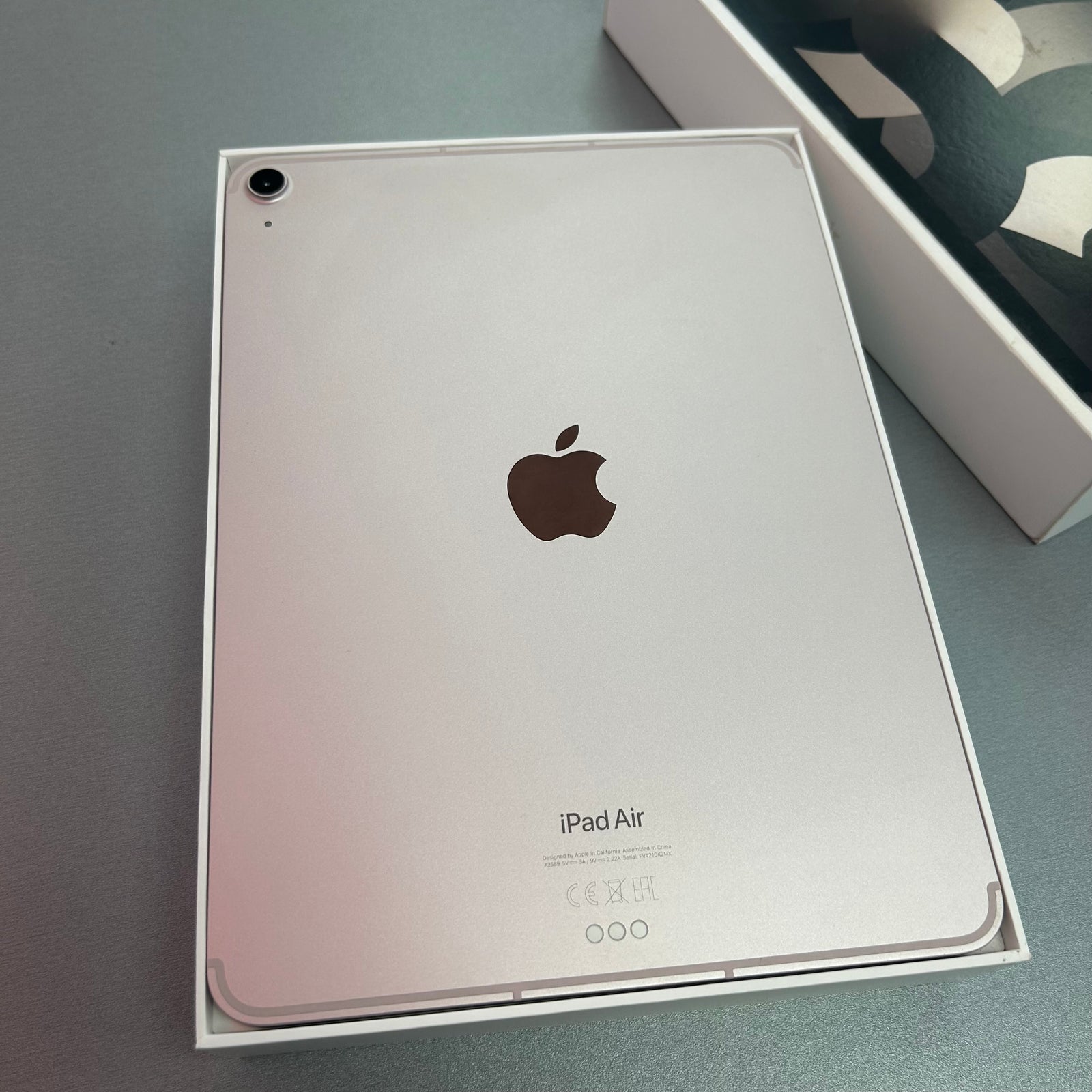 Apple iPad Air (5th Generation) Pink 64GB Wi-Fi & Cellular