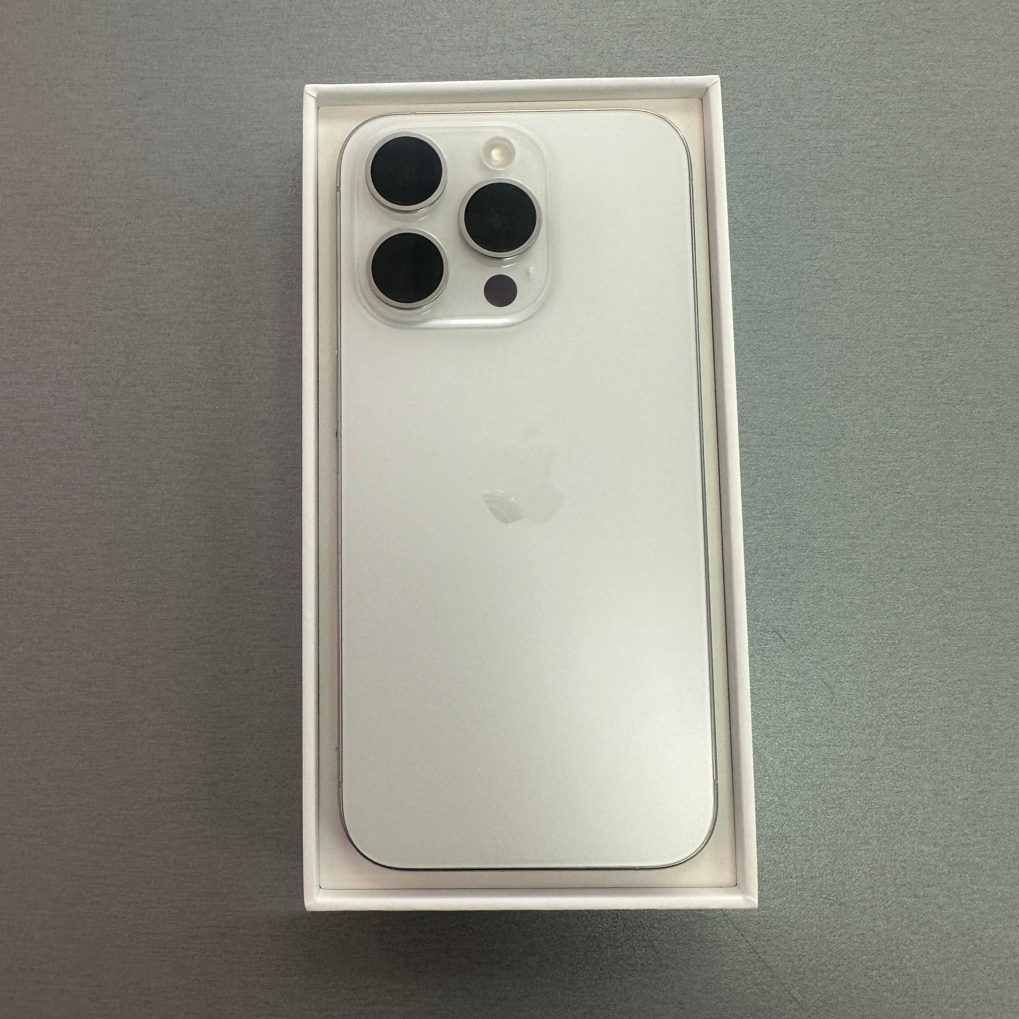 Apple iPhone 15 Pro 128GB - White Titanium - 100% Battery Health