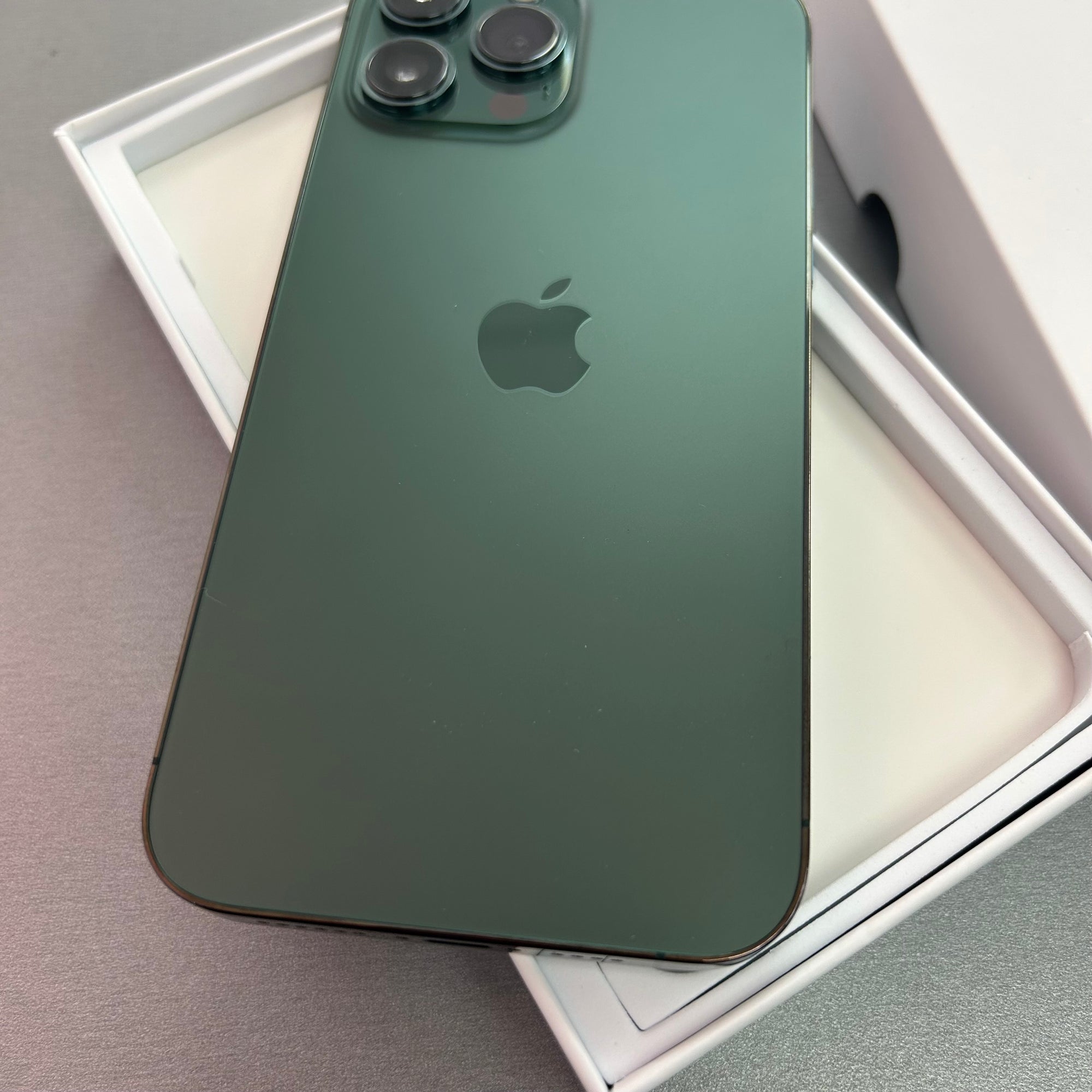 Apple iPhone 13 Pro Max 6.7” 1TB Alpine Green - 100% Battery Health