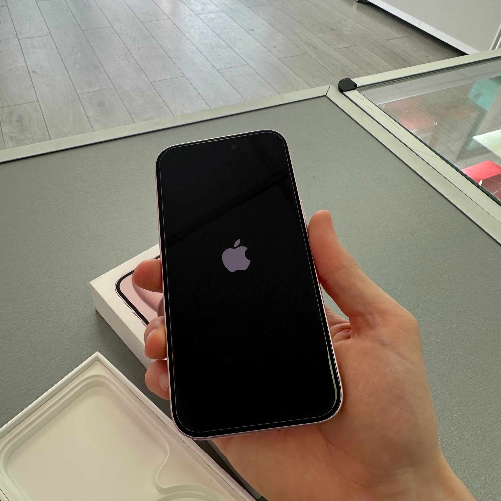 Apple iPhone 15 128GB Pink - 100% Battery Health