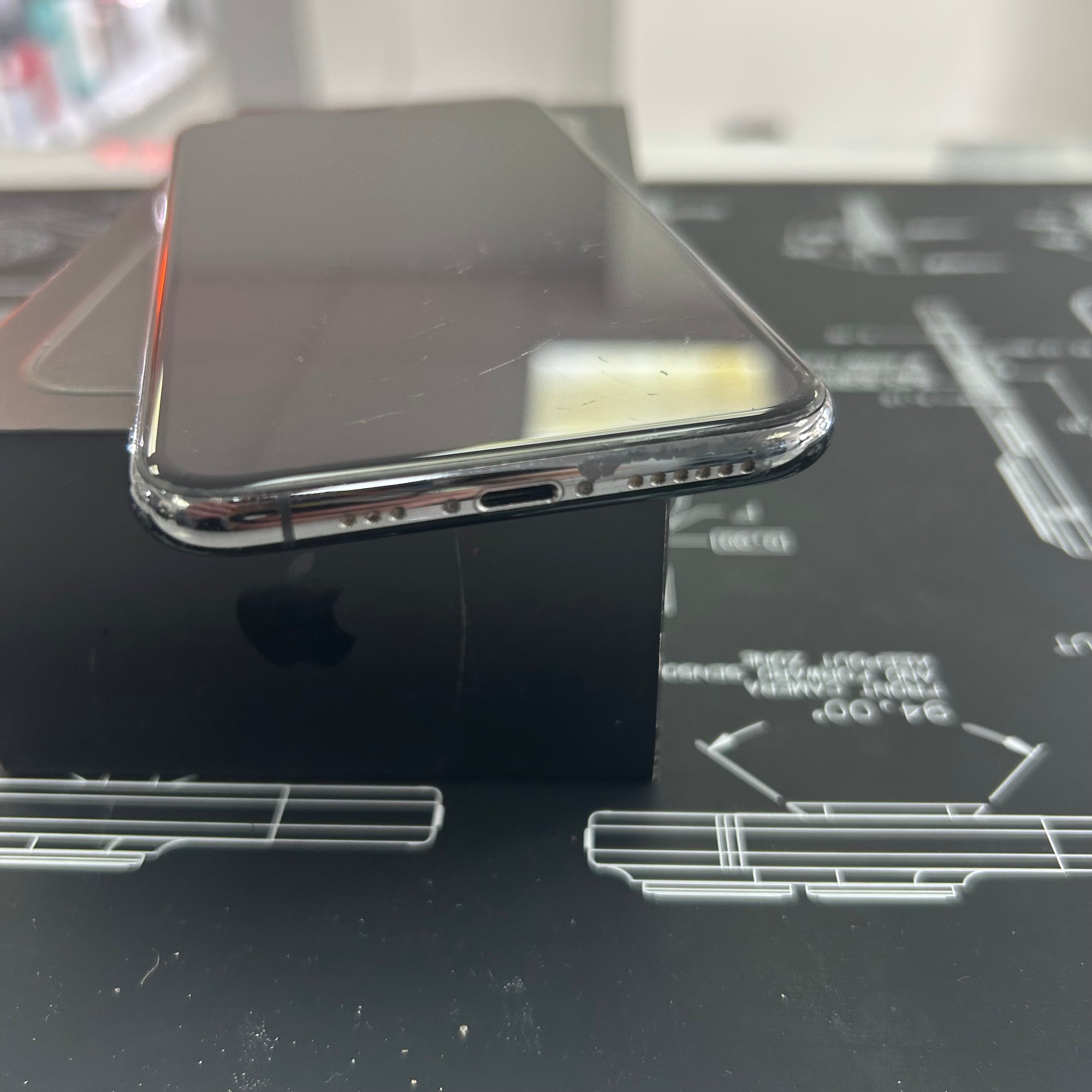 Apple iPhone 11 Pro Graphite  64GB -100% Battery Health