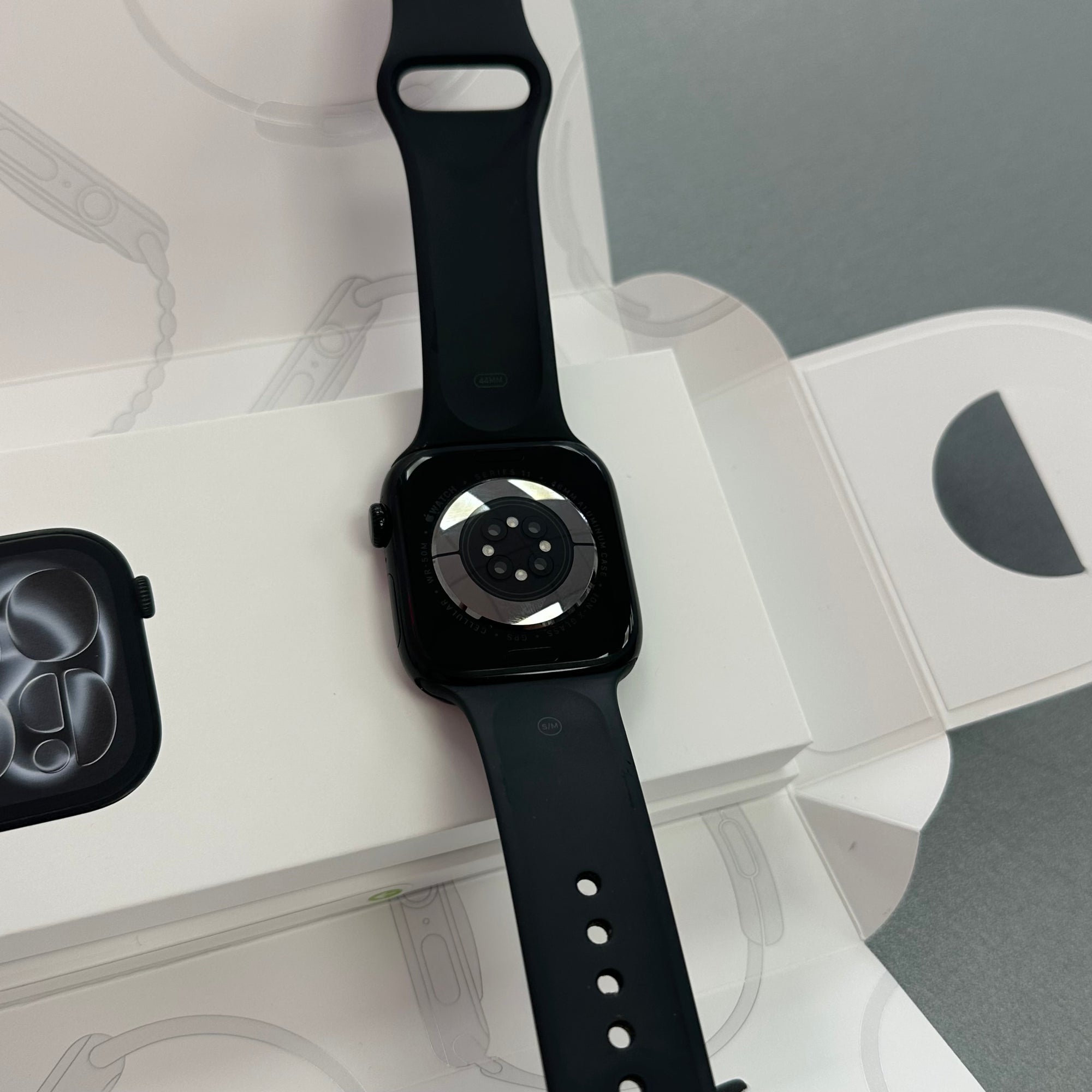 Apple Watch Series 11, 46mm GPS Jet Black Aluminium Black Sports Band