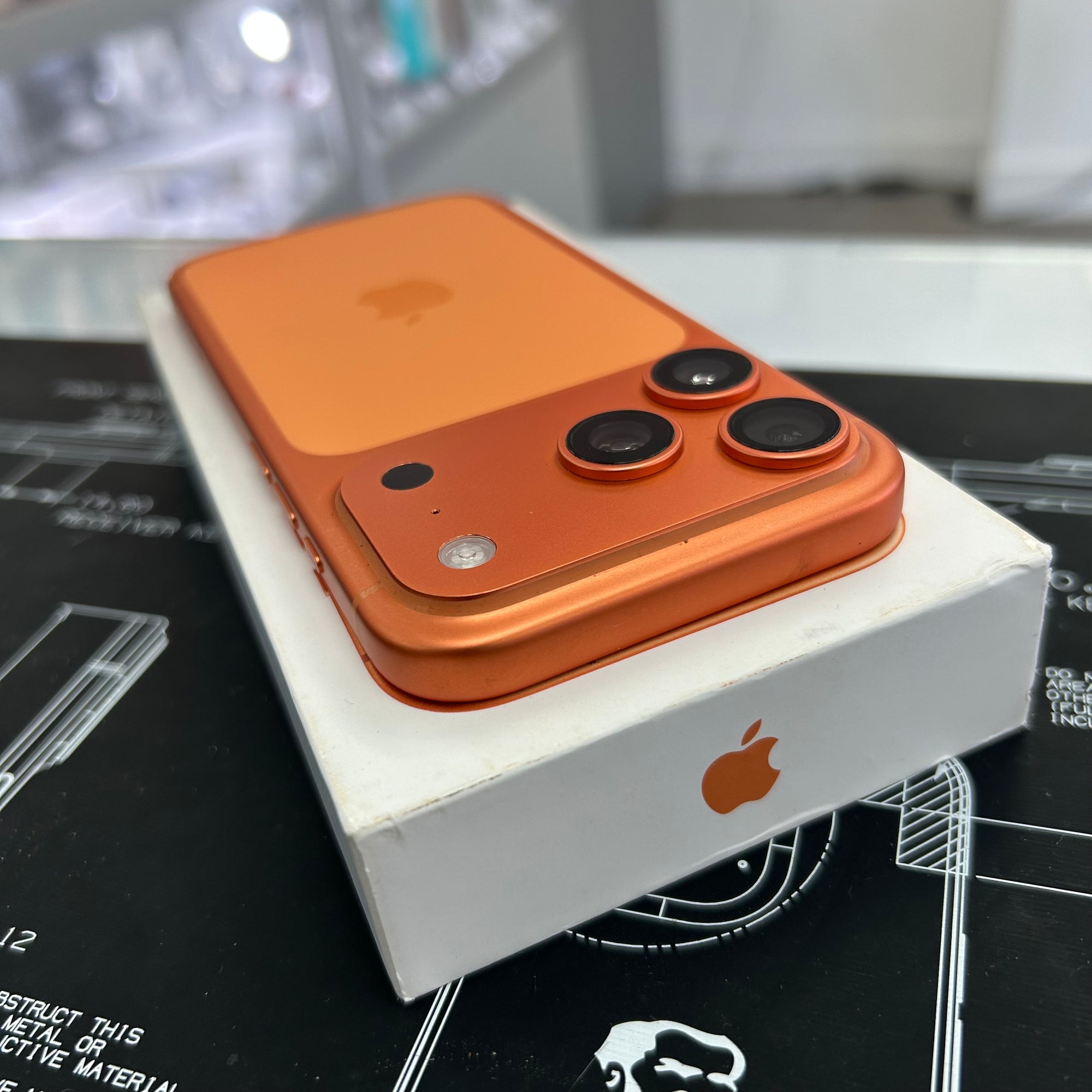 Apple iPhone 17 Pro 256GB Cosmic Orange - 100% Battery Health