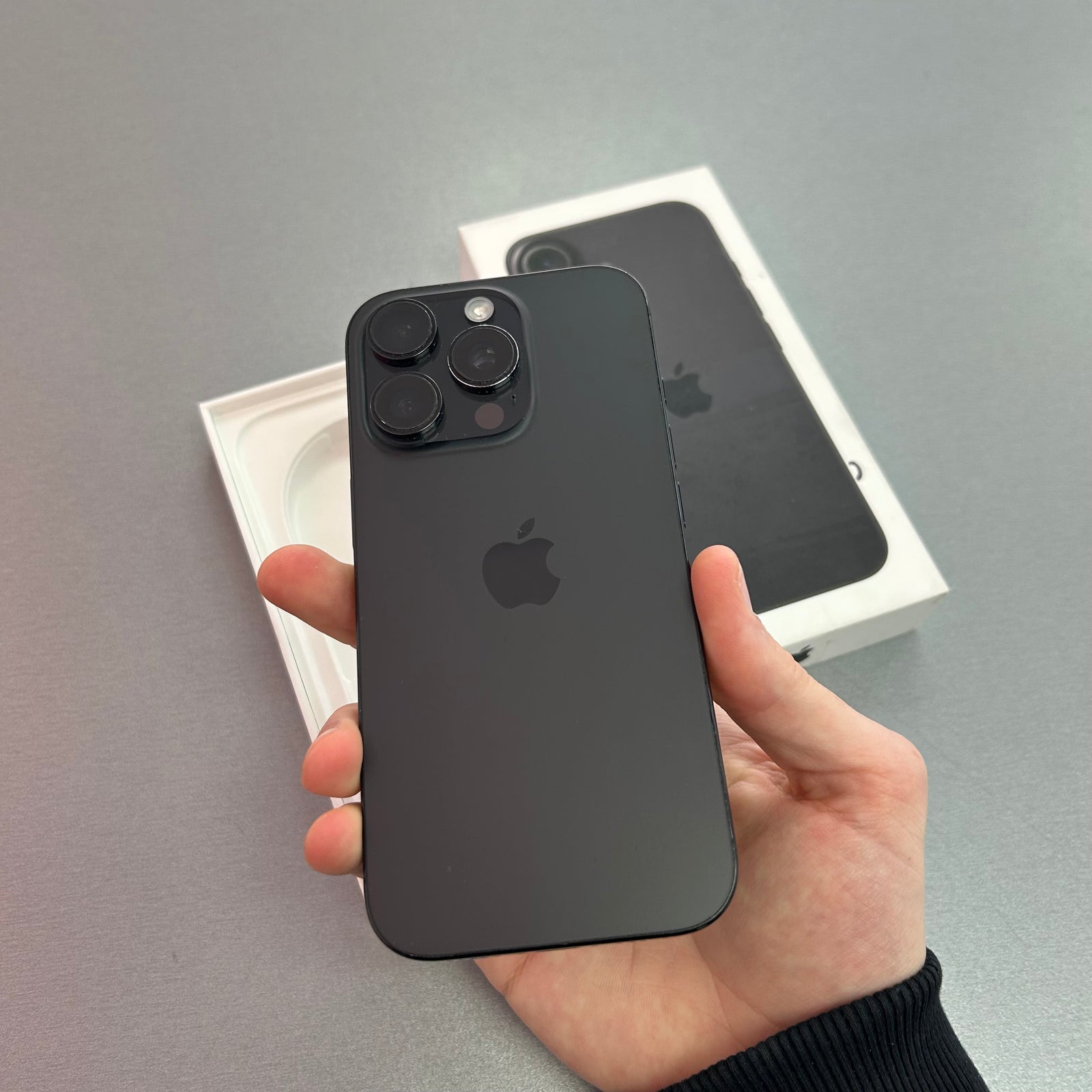 Apple iPhone 16 Pro Black Titanium 128GB - Original 92% Battery Health