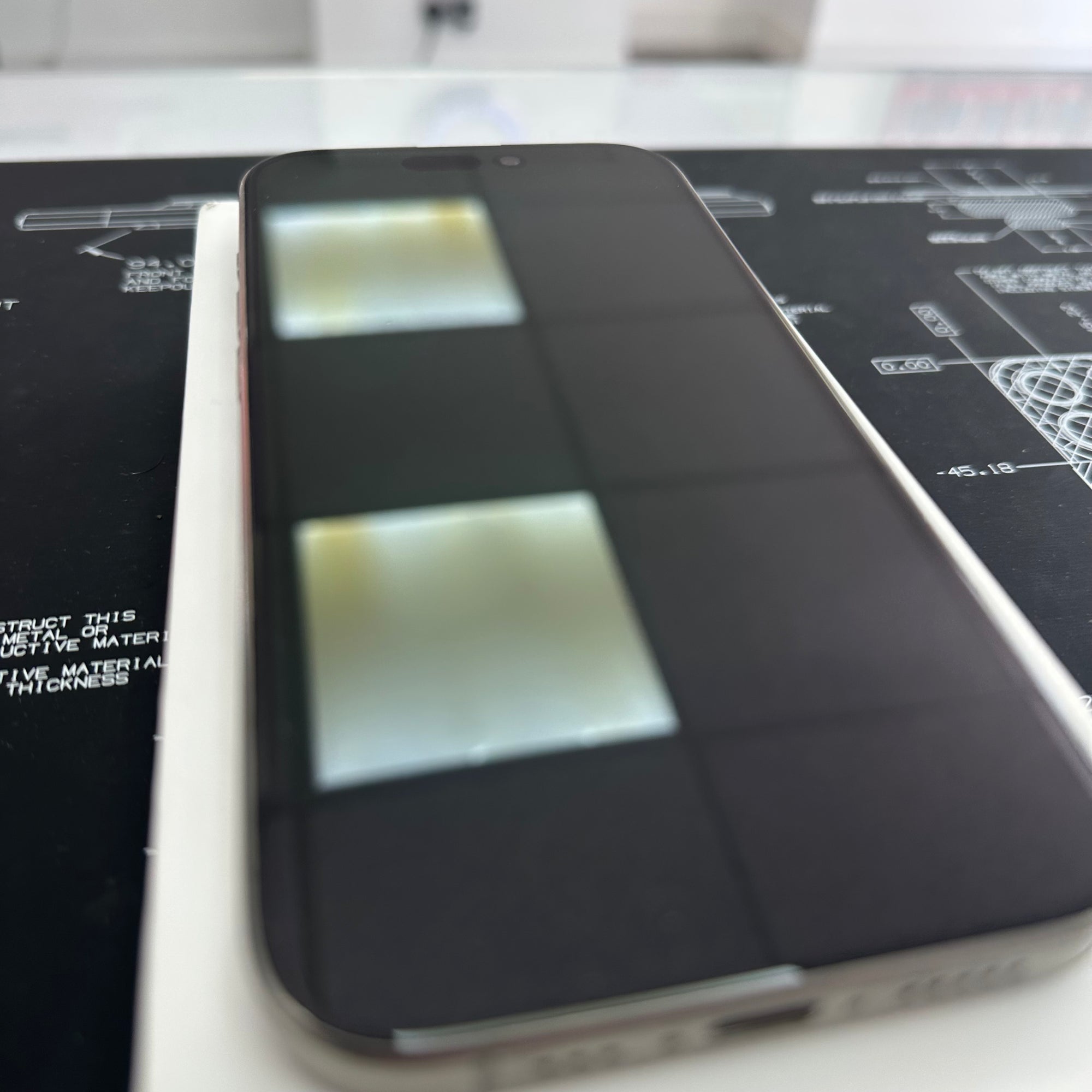 Apple iPhone 15 Pro 128GB - Natural Titanium - 100% Battery Health