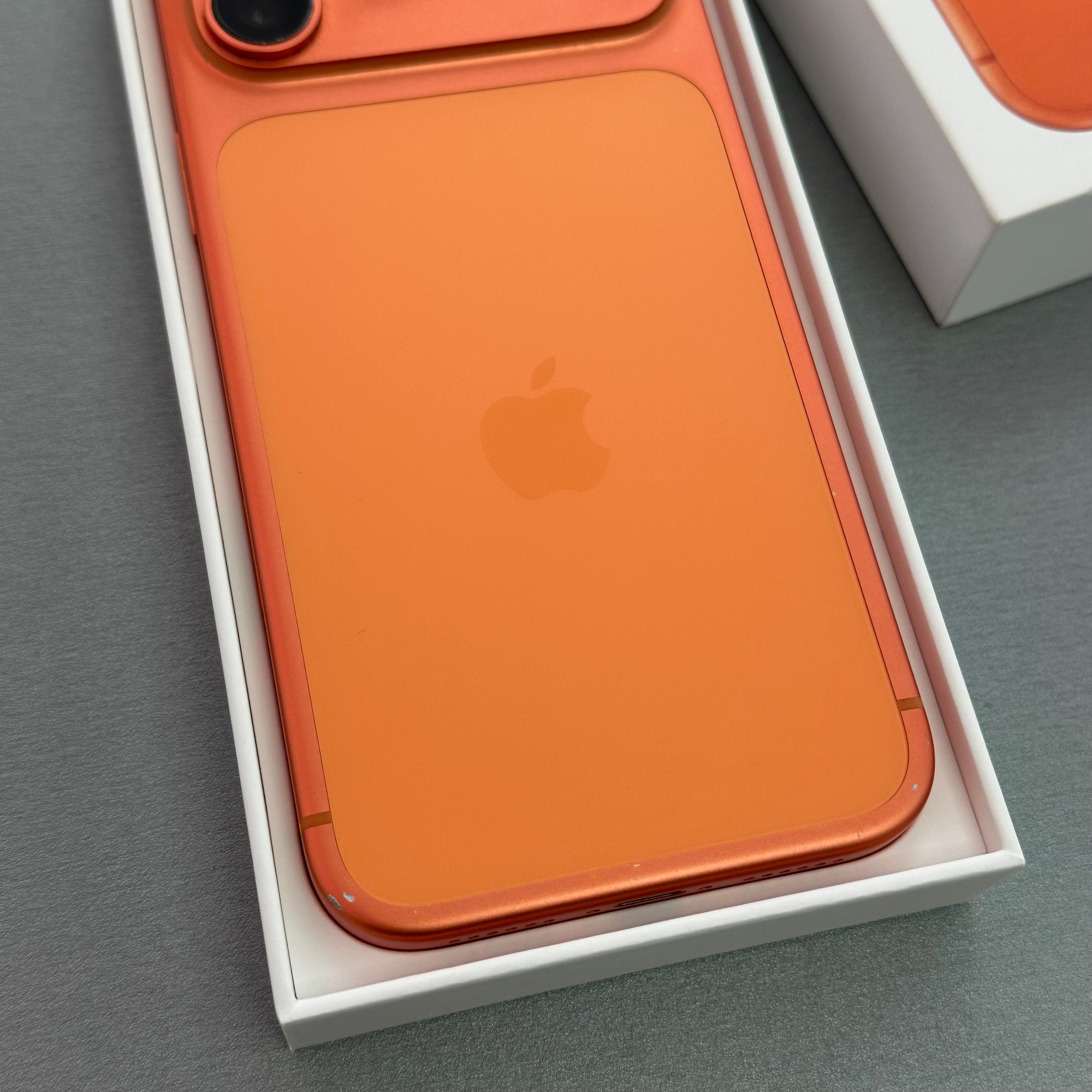 Apple iPhone 17 Pro Max 256GB Cosmic Orange - 99% Battery Health