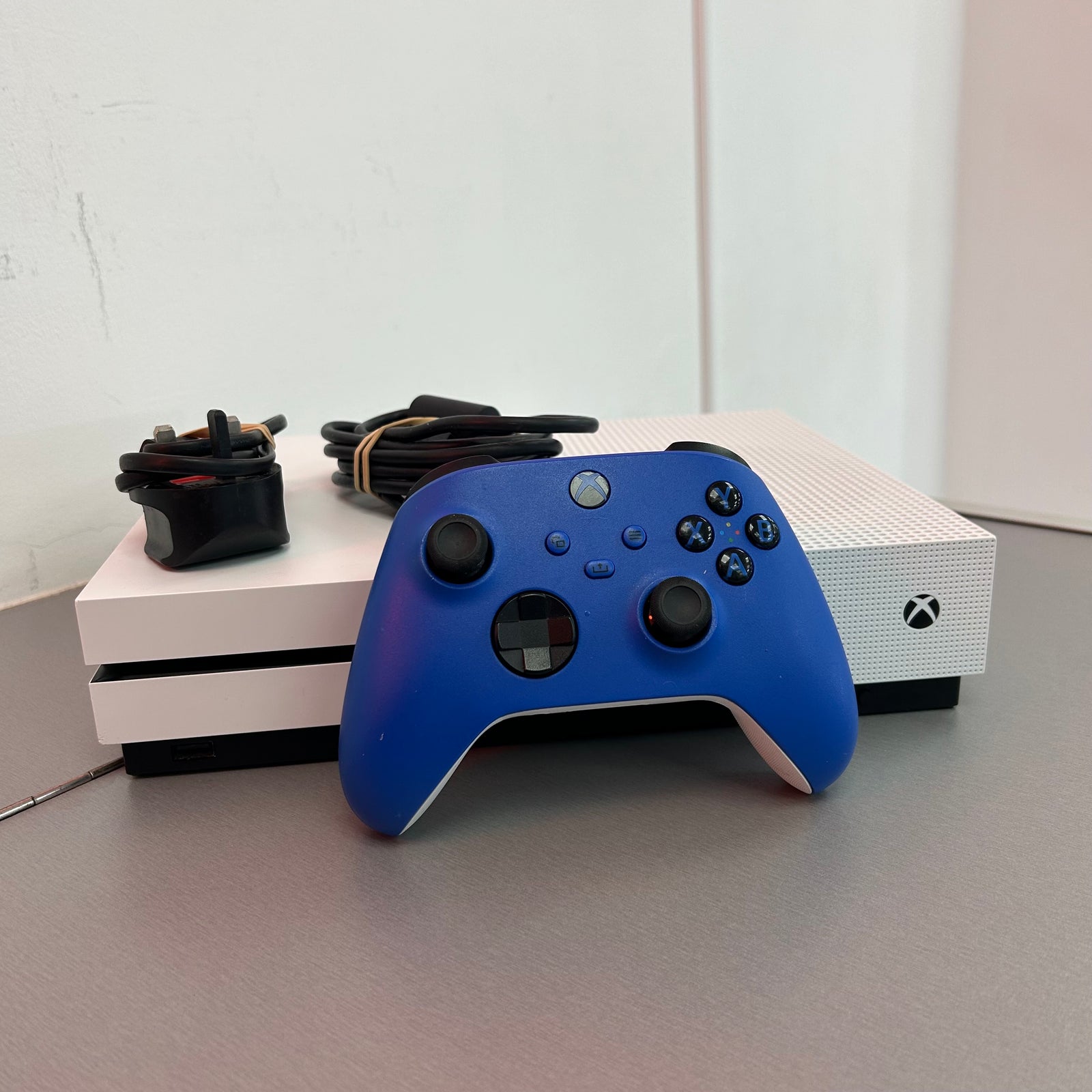Xbox One S White 500GB Fully Serviced with All Accessories