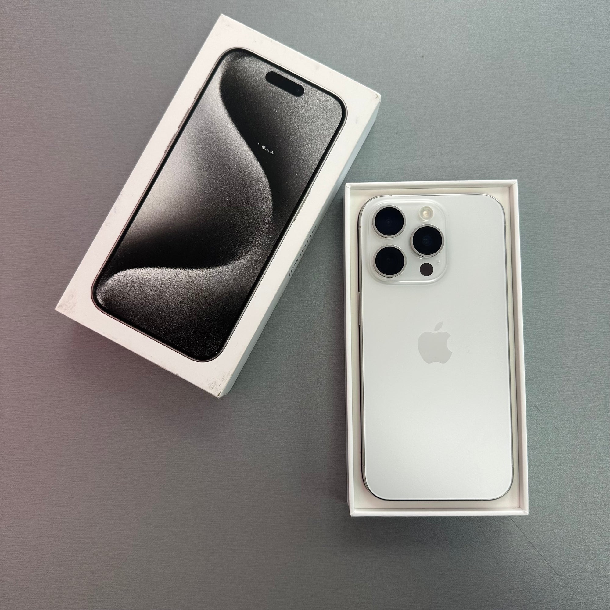 Apple iPhone 15 Pro 128GB - White Titanium - 100% Battery Health