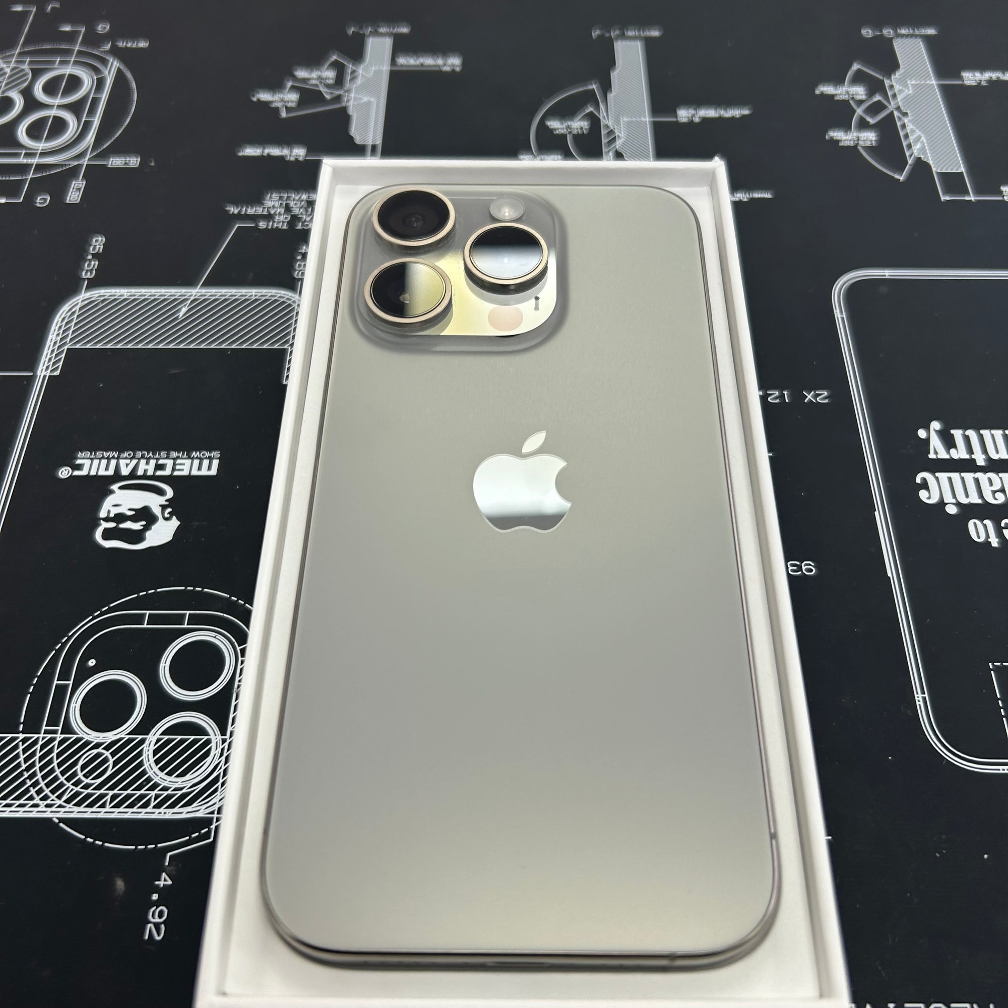 Apple iPhone 15 Pro 128GB - Natural Titanium - 100% Battery Health
