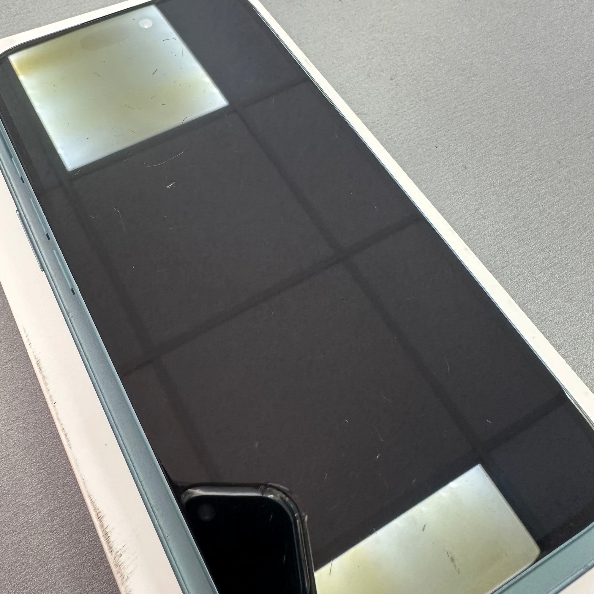 Apple iPhone 16 128GB Teal - 96% Battery Health