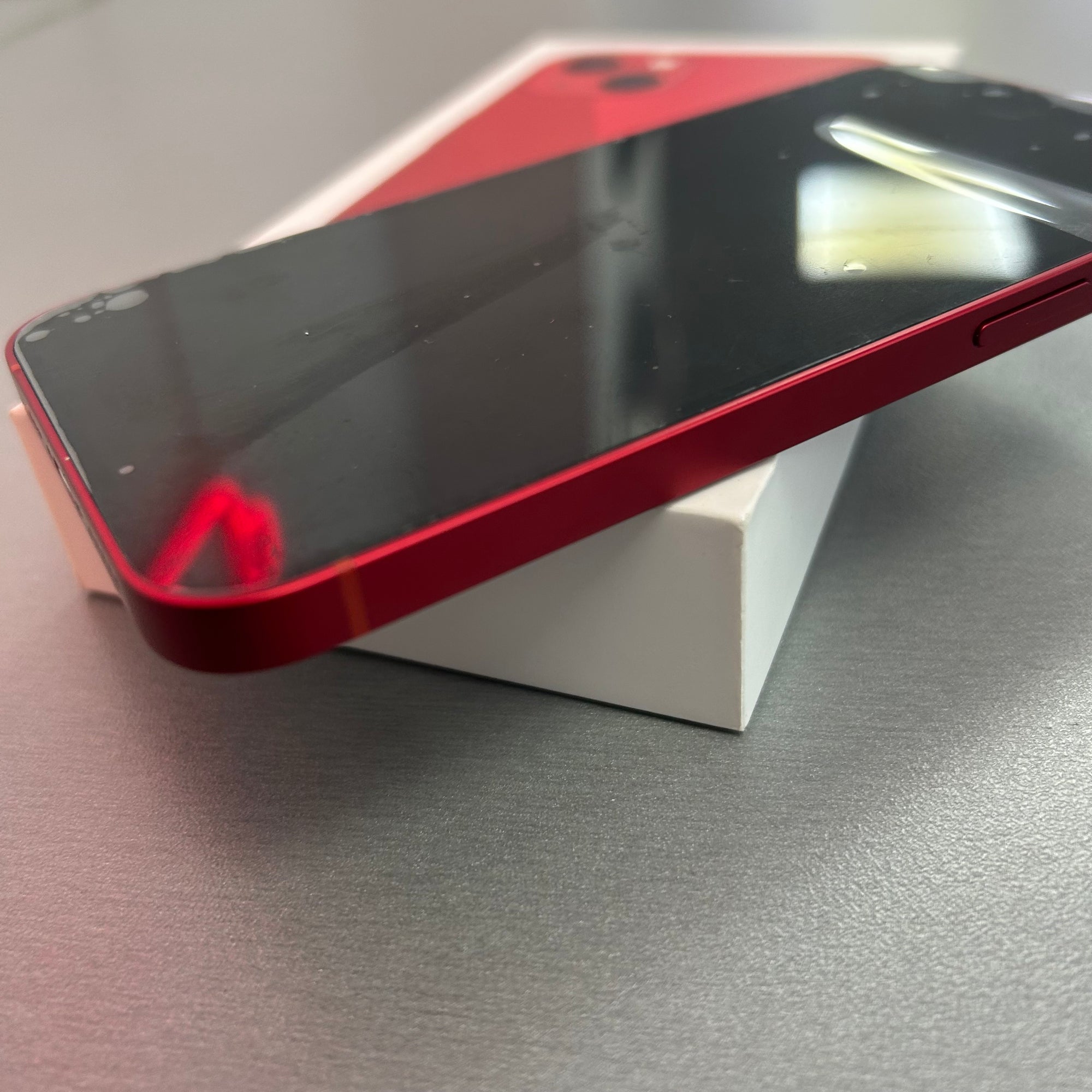 Apple iPhone 13 128GB Product Red - 100% Battery Health