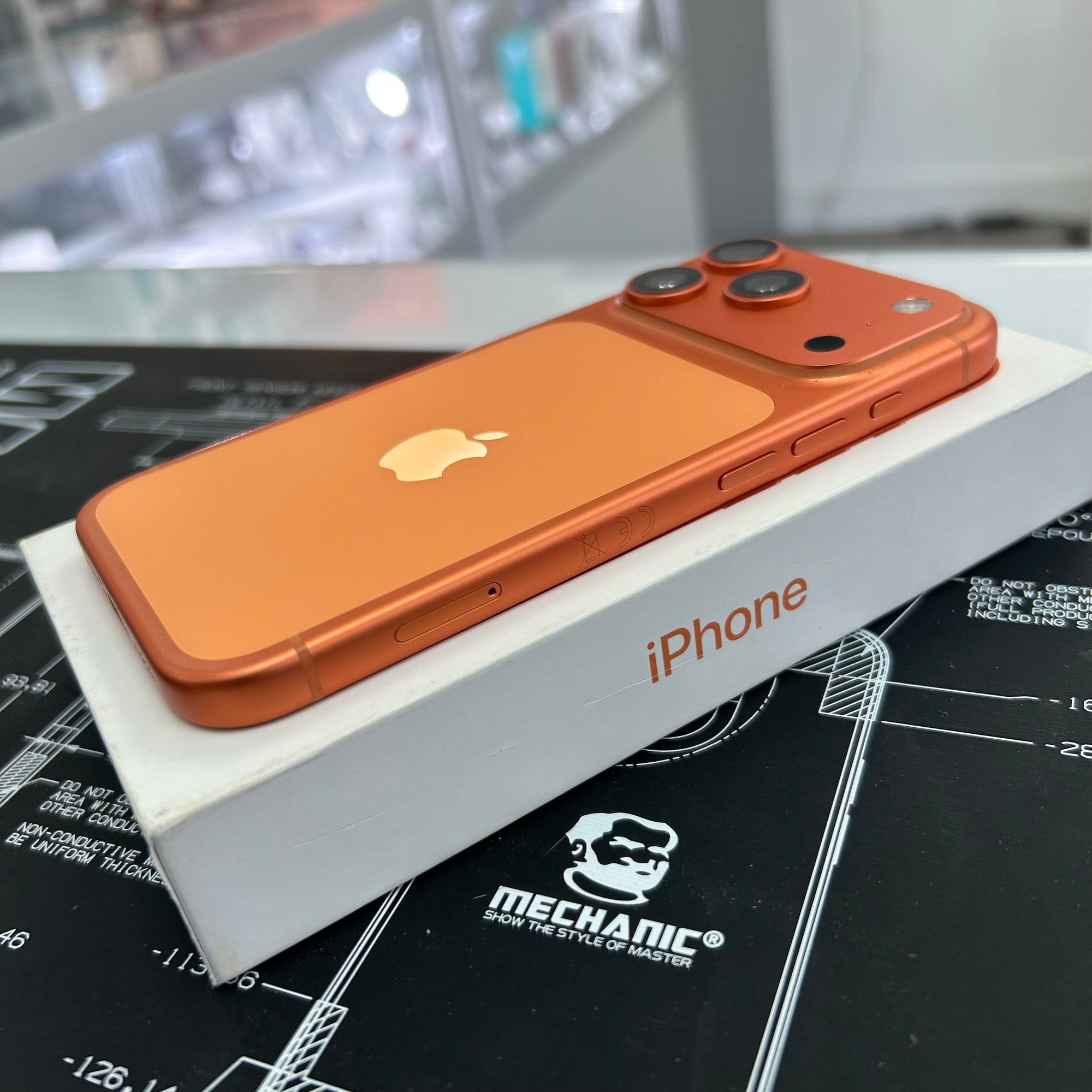 Apple iPhone 17 Pro 256GB Cosmic Orange - 100% Battery Health