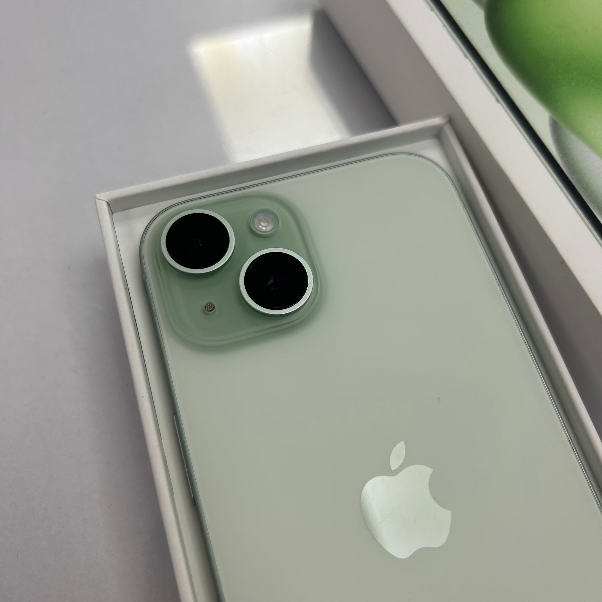 Apple iPhone 15 128GB Green - 100% Battery Health