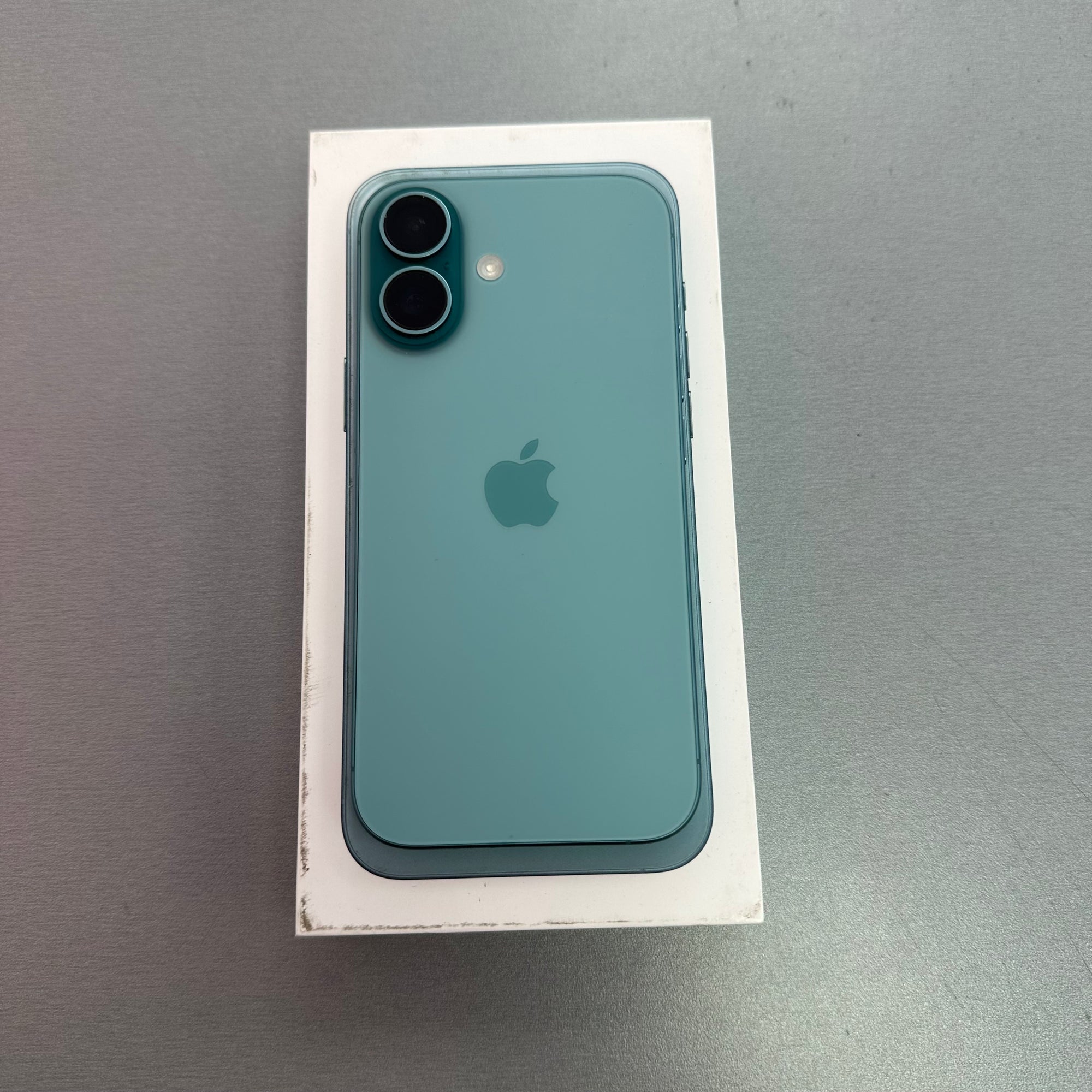 Apple iPhone 16 128GB Teal - 96% Battery Health