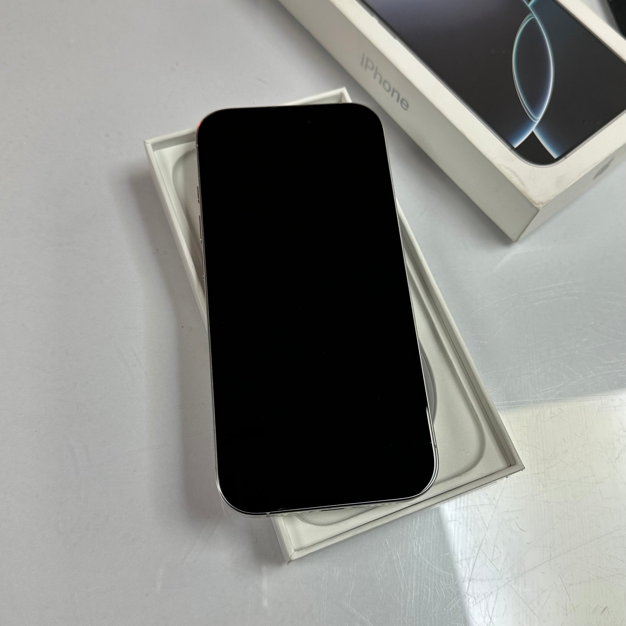 Apple iPhone 16 Pro White Titanium 128GB - 100% Battery Health