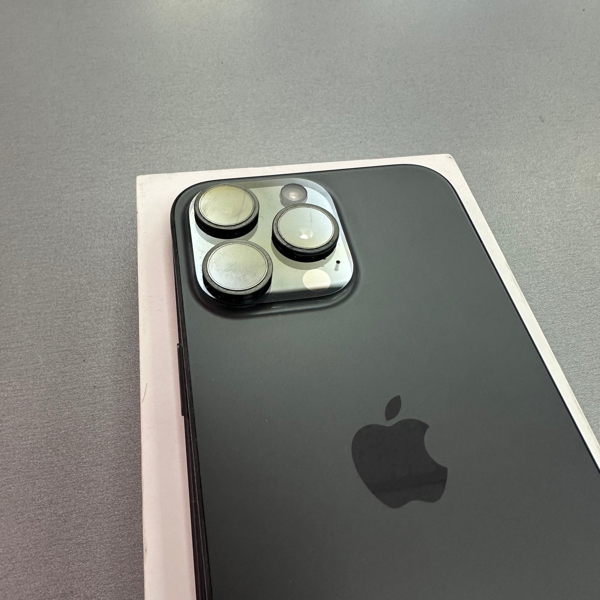 Apple iPhone 15 Pro Max 1TB Black Titanium - 100% Battery Health
