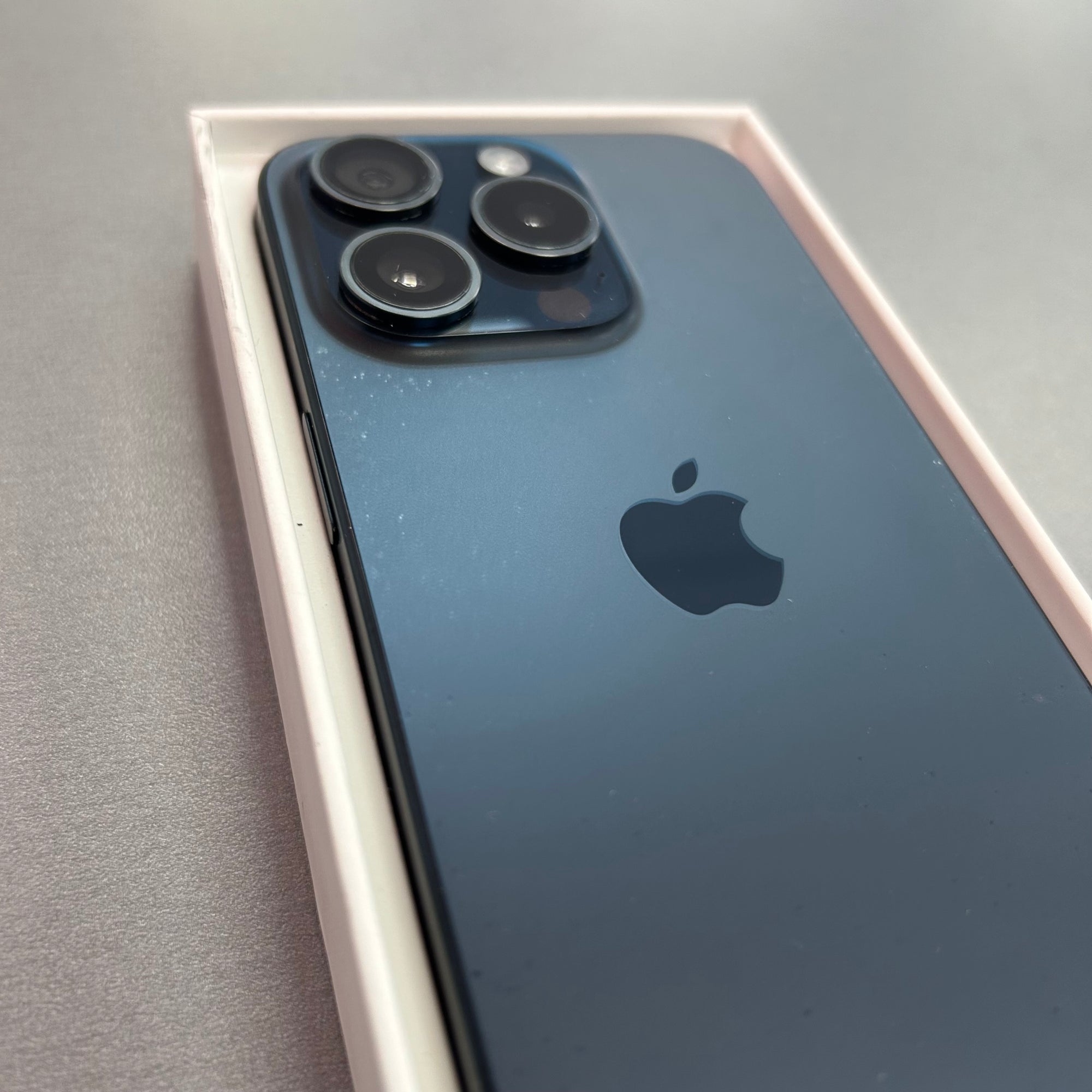 Apple iPhone 15 Pro 128GB Blue Titanium - 100% Battery Health