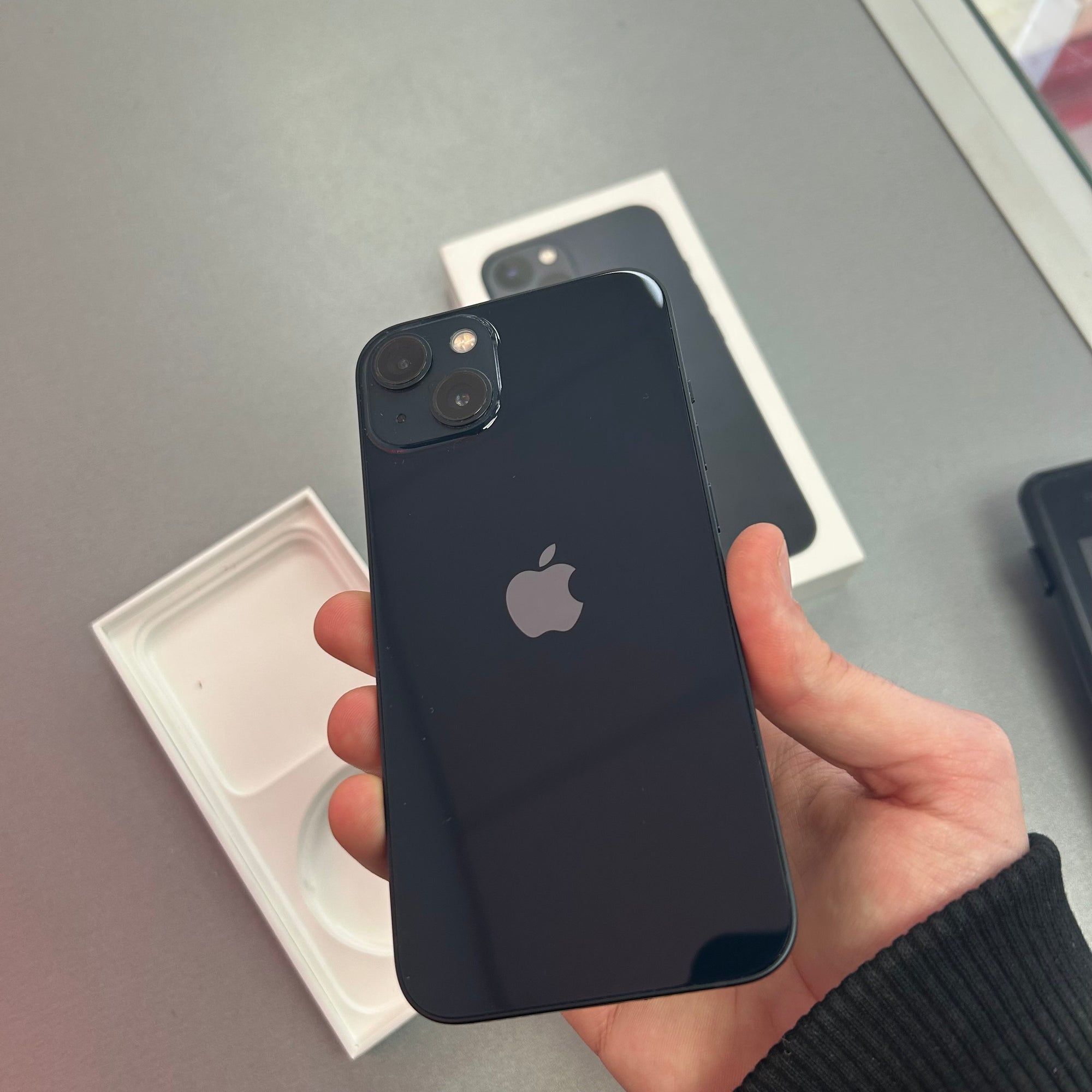 Apple iPhone 13 128GB Midnight - 100% Battery Health