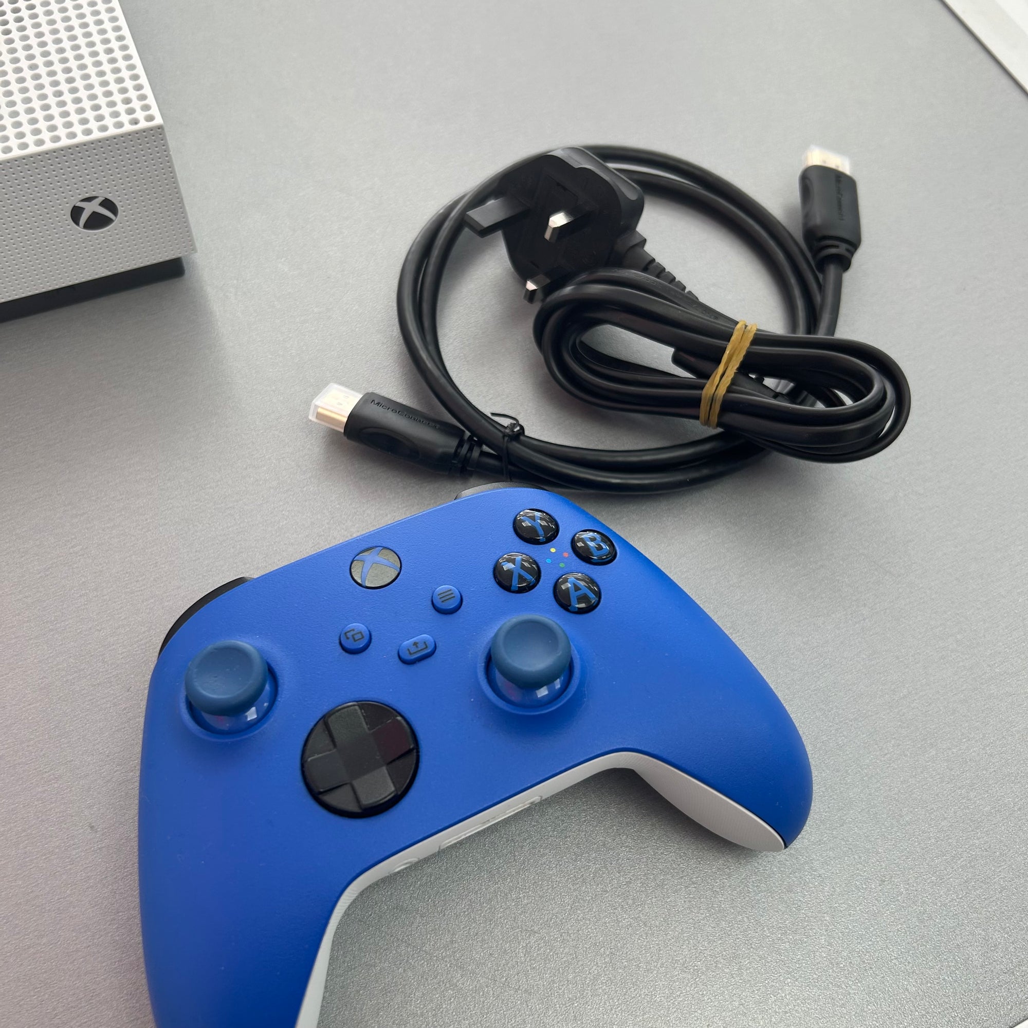 Xbox One S White & 500GB - All accessories