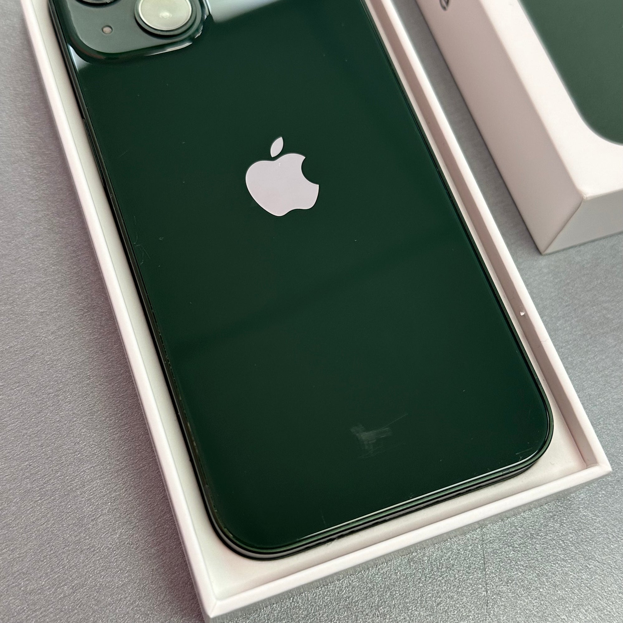 Apple iPhone 13 128GB Green - 100% Battery Health