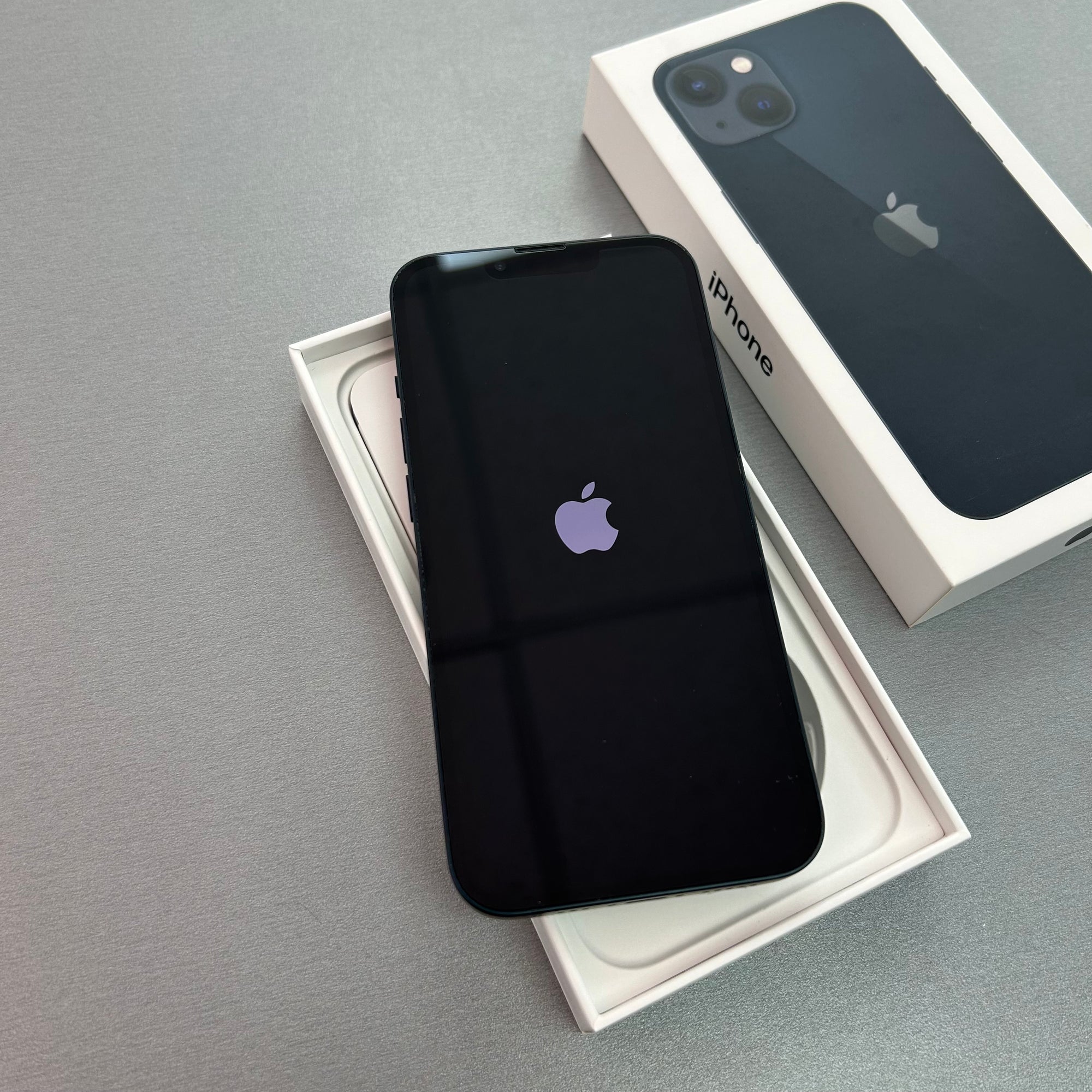 Apple iPhone 13 128GB Midnight - 100% Battery Health