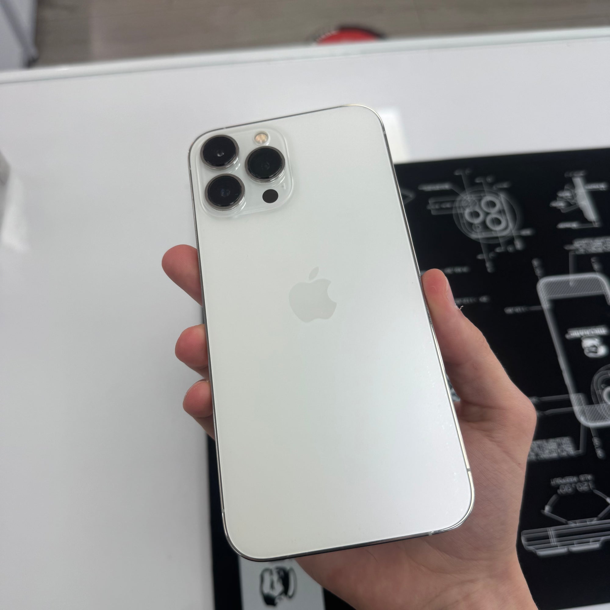 Apple iPhone 13 Pro Max 6.7” 128GB White - 100% Battery Health