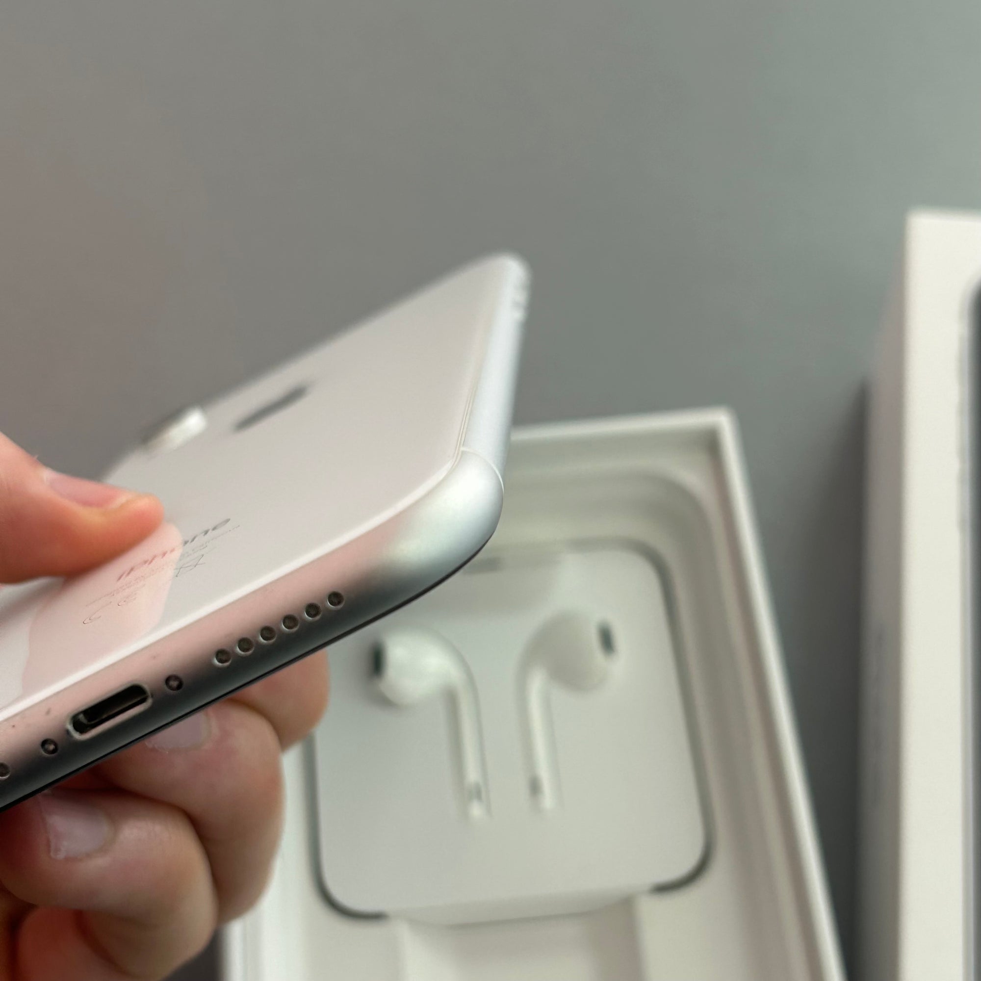 Apple iPhone XR 128GB White 100% Battery Health