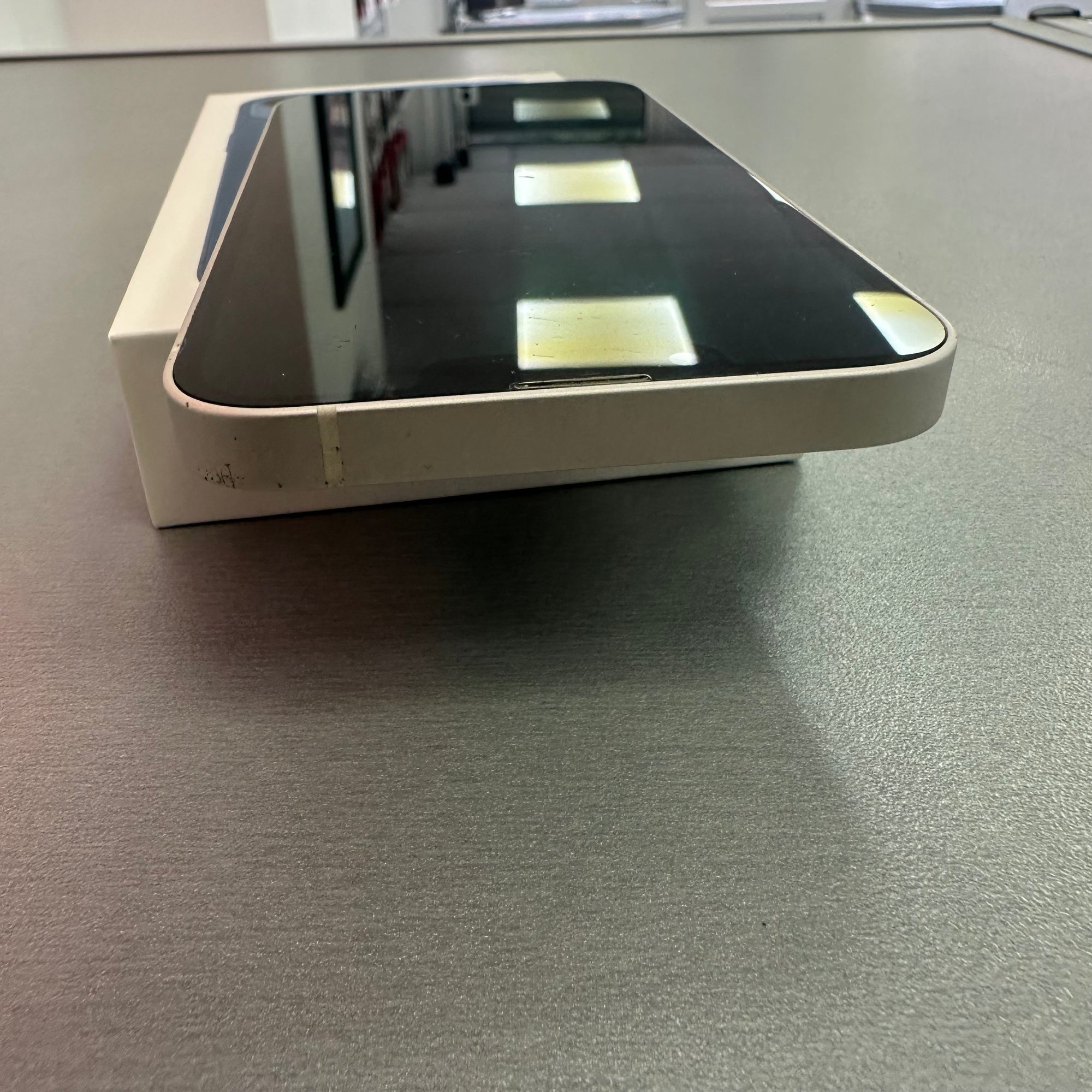Apple iPhone 13 128GB Starlight - 88% Battery Health