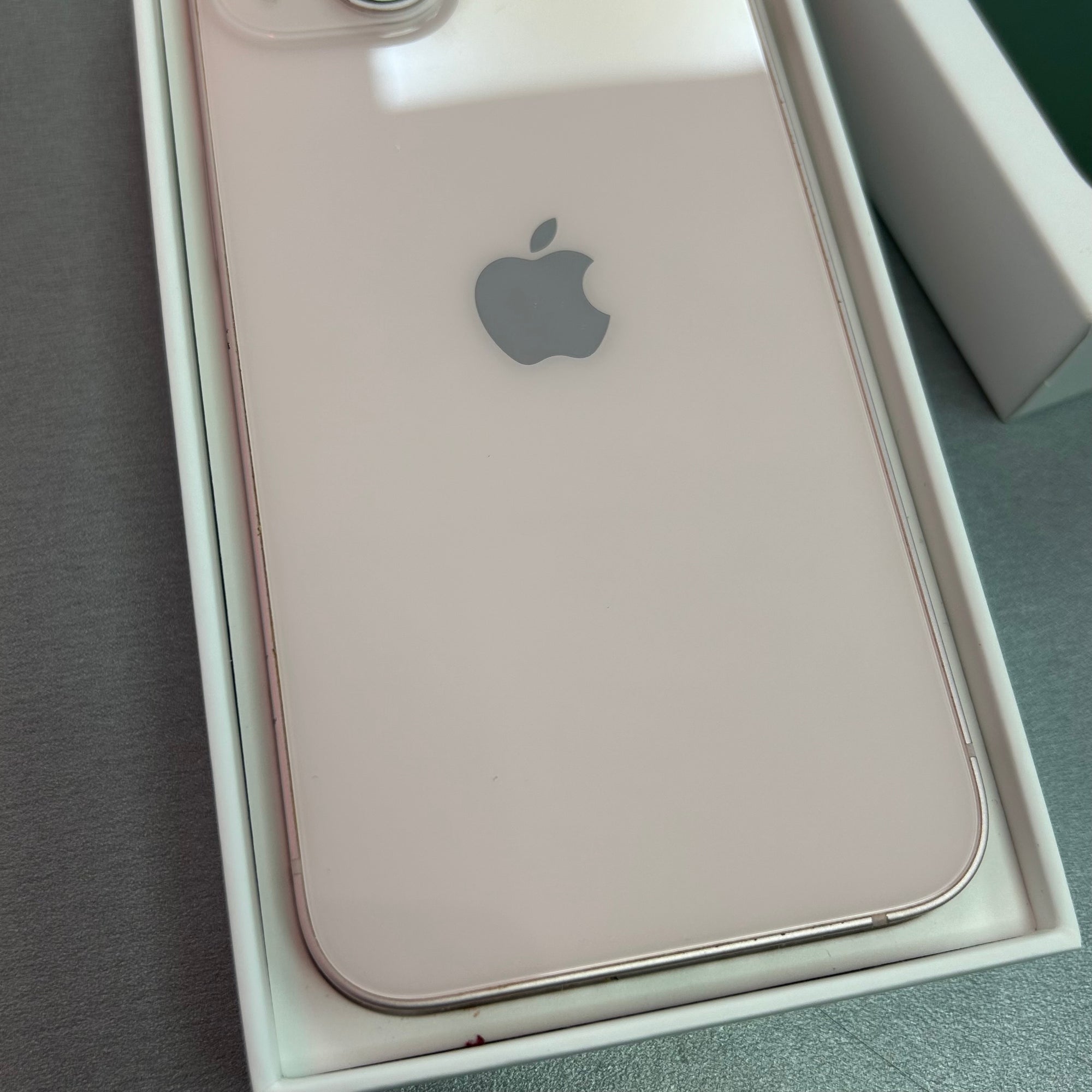 Apple iPhone 13 128GB Pink - 100% Battery Health