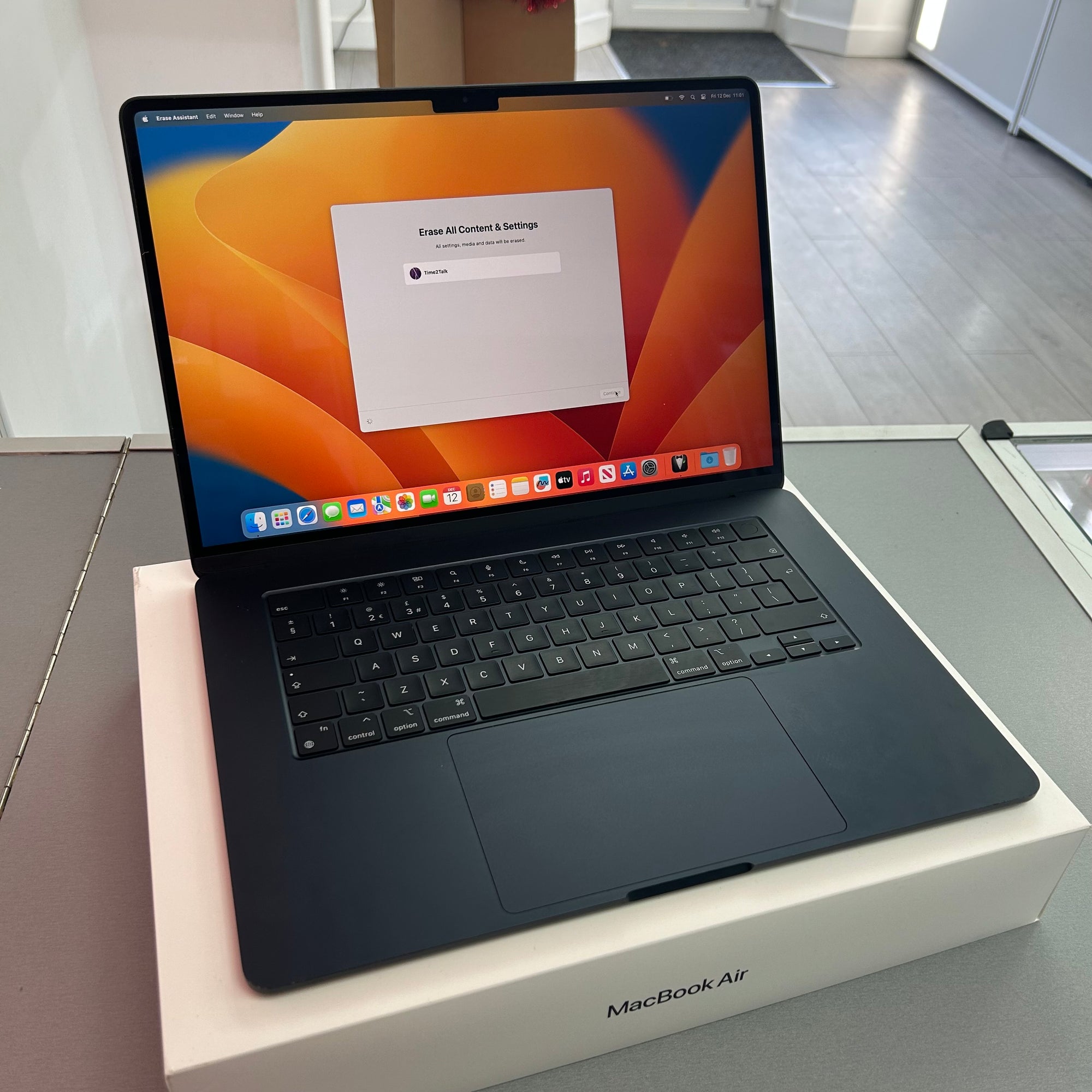 Apple 15 Inch MacBook Air - M2 Chip, 512GB SSD, 8GB RAM & Low Charge Cycles