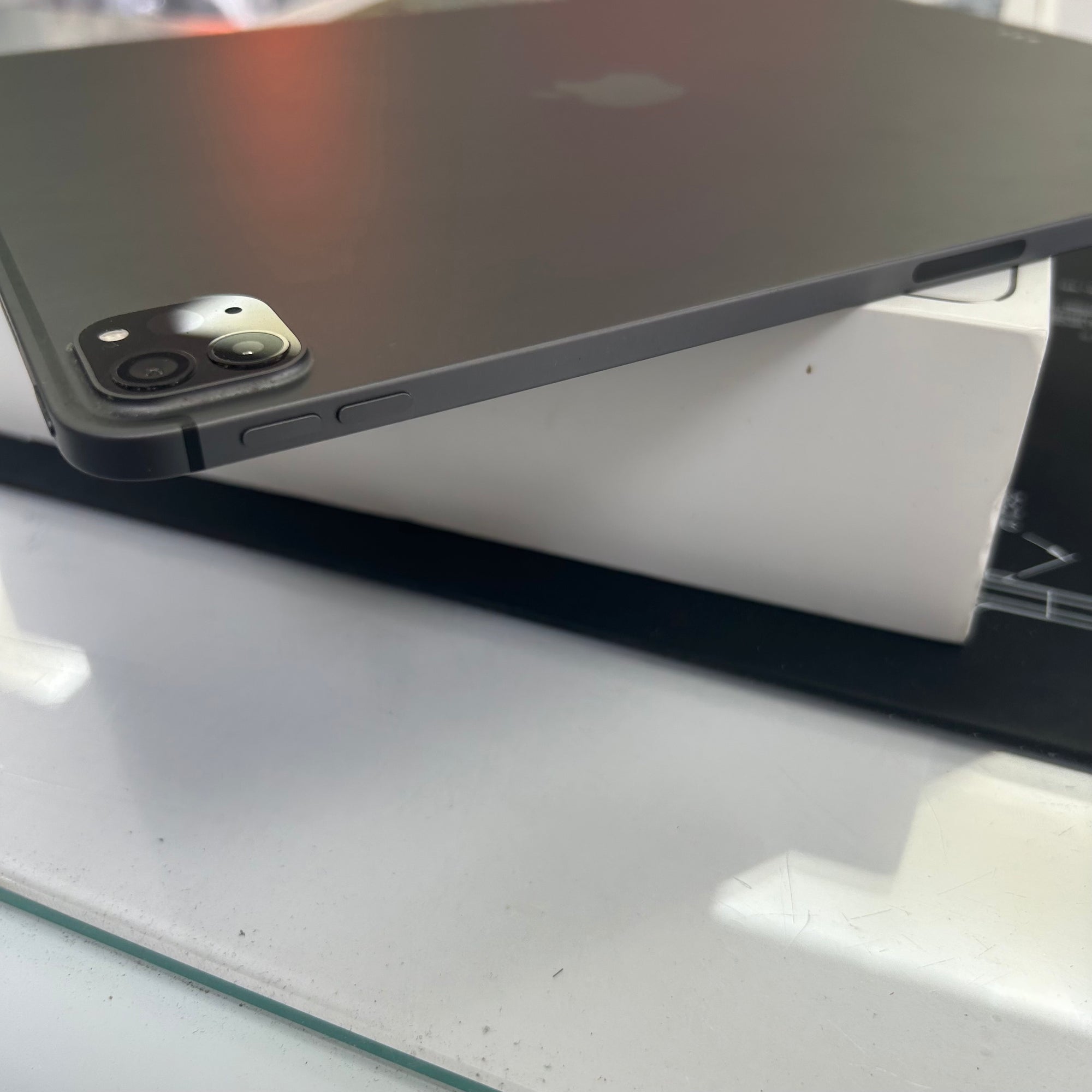 Apple iPad Pro 12.9 inch 5th Generation - 128GB Space Grey Wi-Fi &amp; Cellular