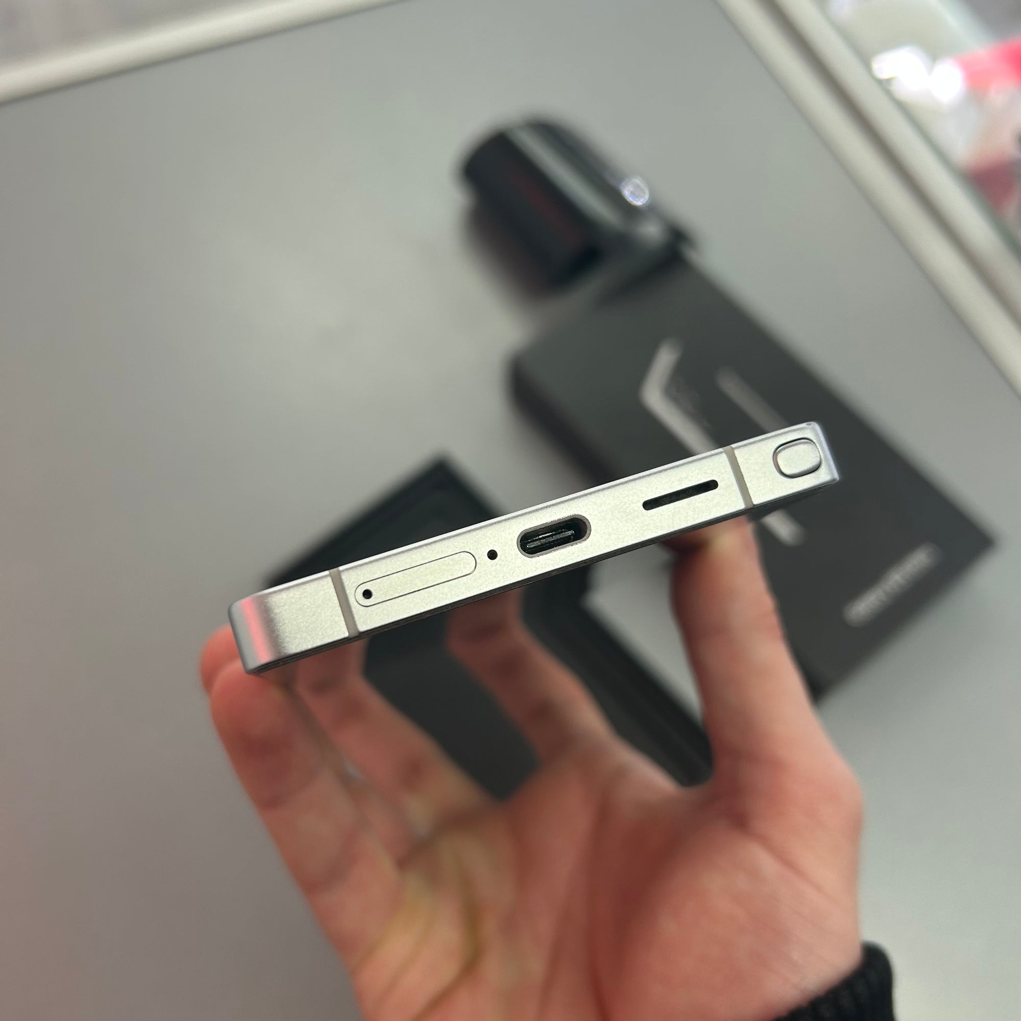 Samsung Galaxy S25 Ultra 256GB Titanium Silverblue - Excellent Condition