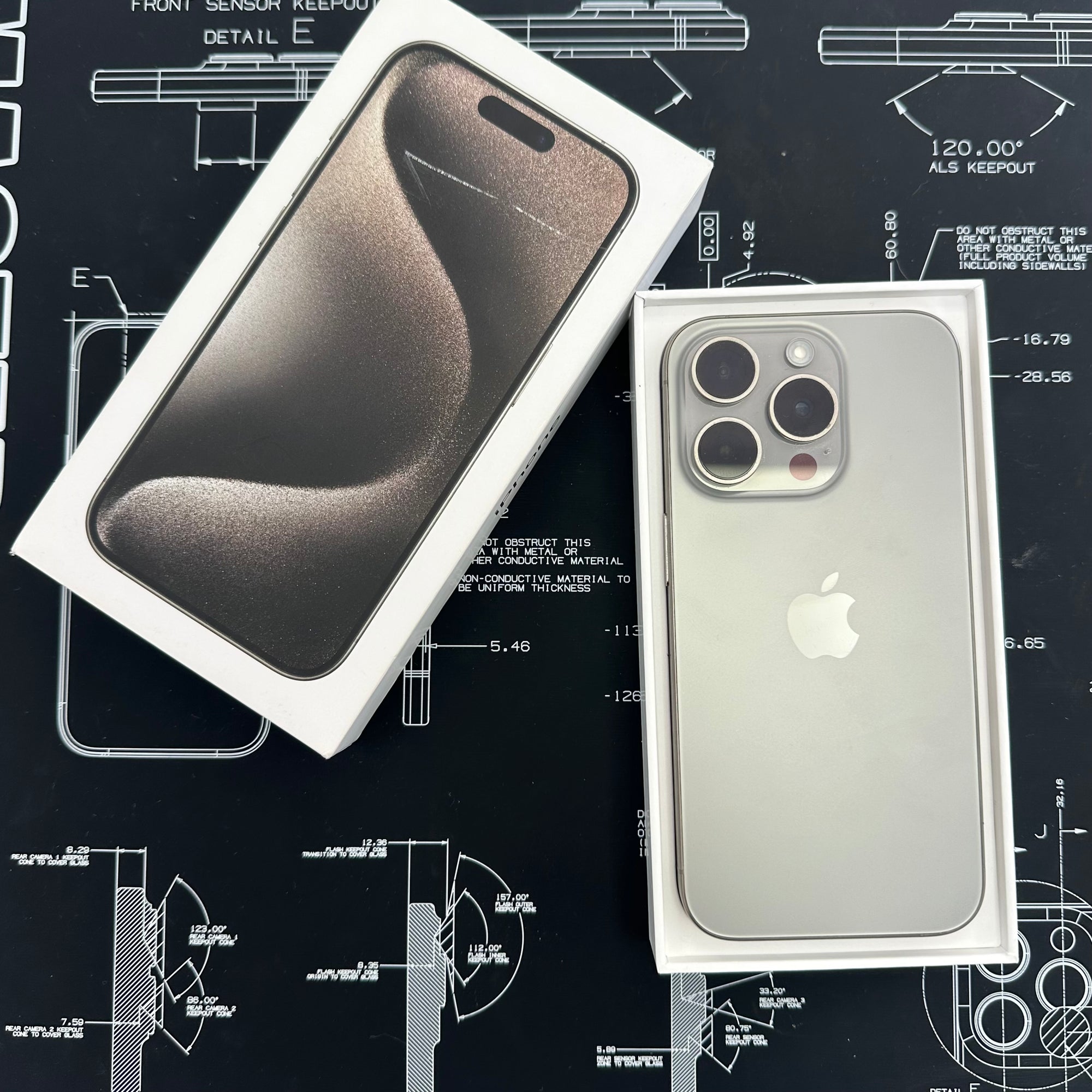 Apple iPhone 15 Pro 128GB - Natural Titanium - 100% Battery Health