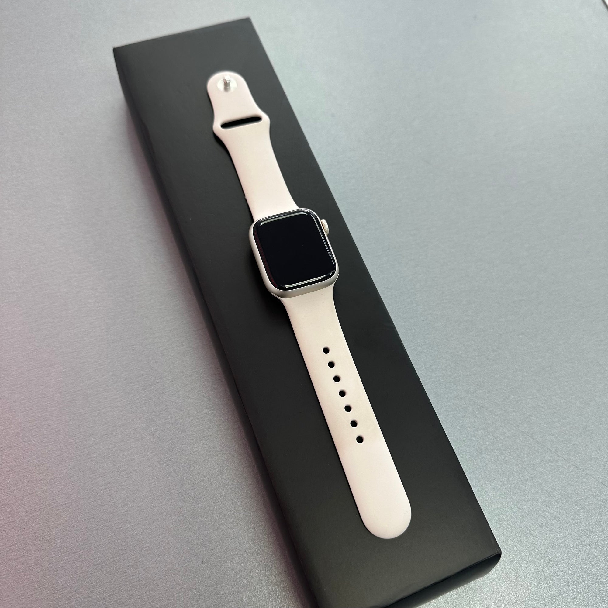 Apple Watch Series 9 Starlight Aluminium &amp; Sports Band 41MM GPS &amp; Cellular
