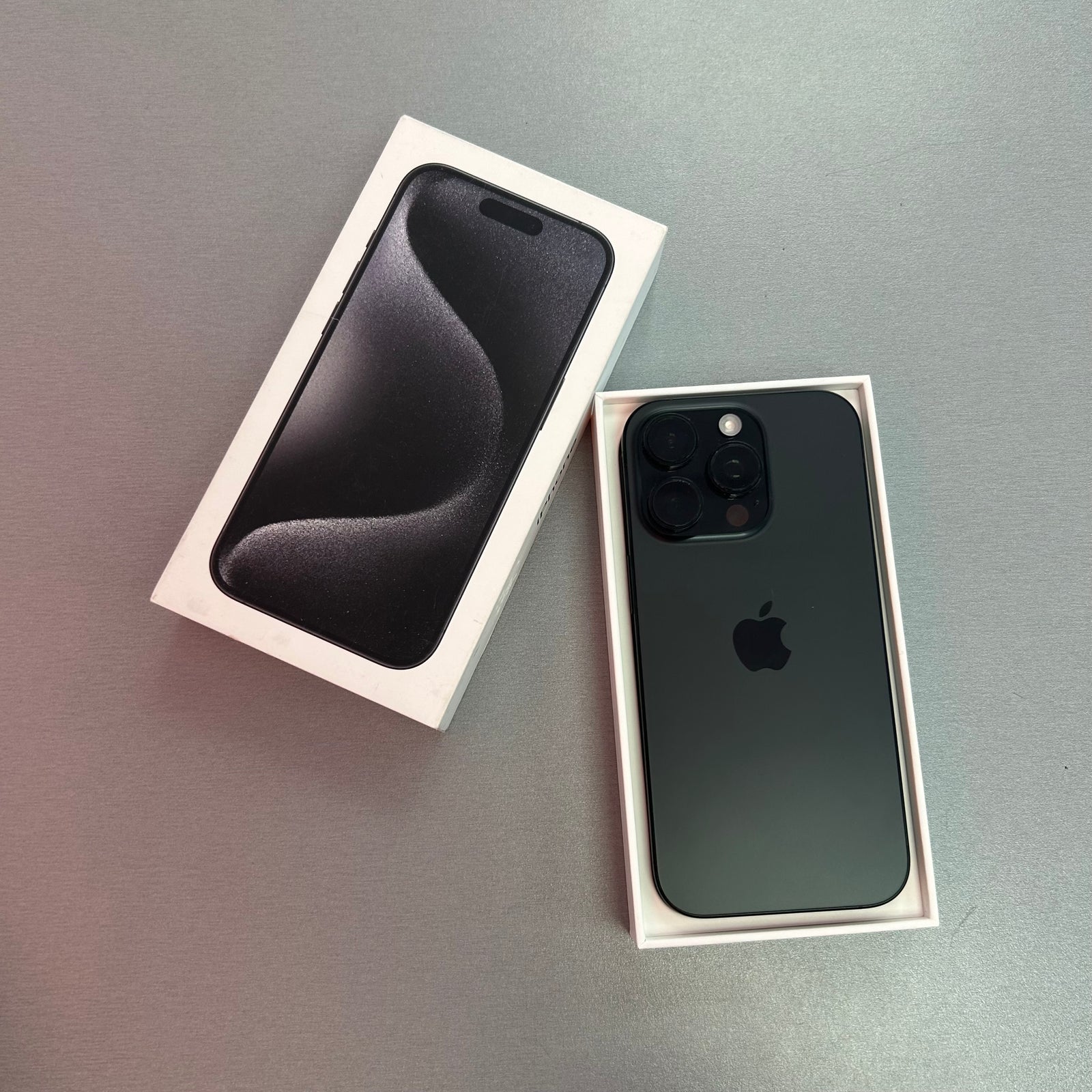 Apple iPhone 16 Pro Black Titanium 128GB - Original 94% Battery Health