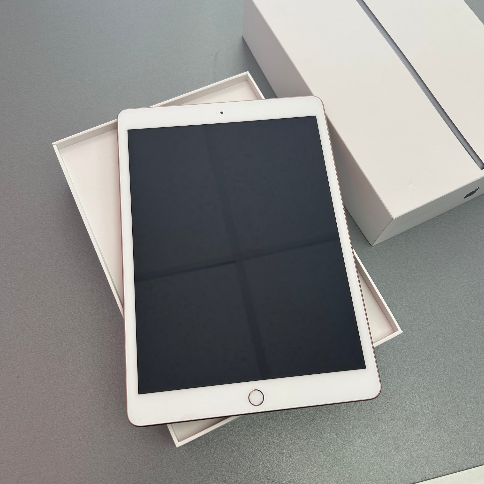 Apple iPad 8th Generation - 32GB Rose Gold Wi-Fi with Keyboard