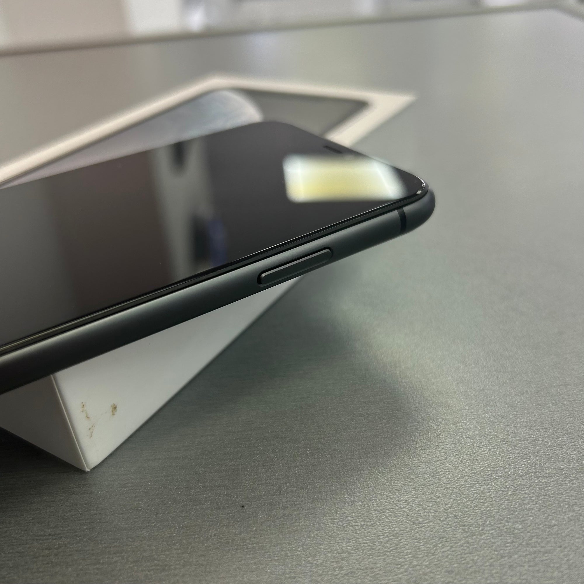 Apple iPhone 11 64GB Black - 100% Battery Health