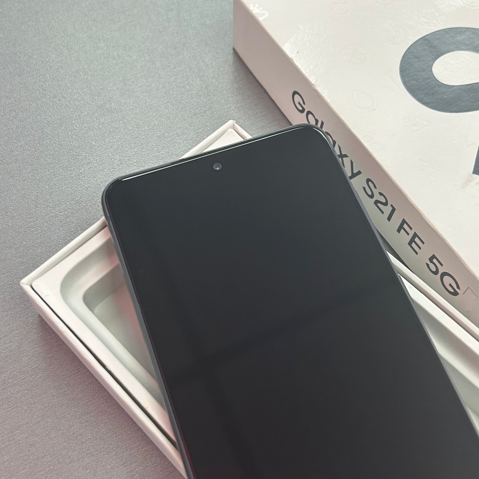 Samsung Galaxy S21 FE - Graphite &amp; 128GB