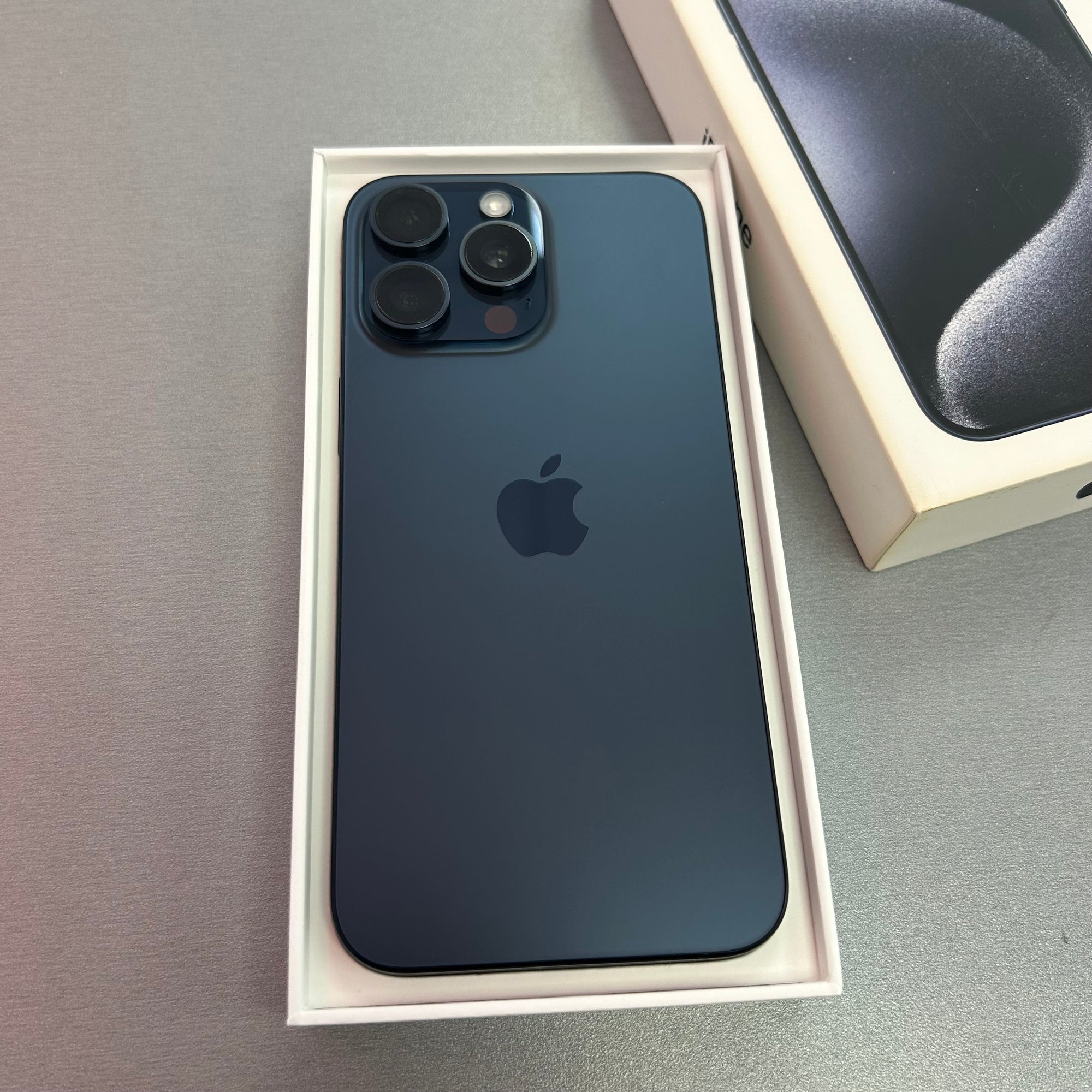 Apple iPhone 15 Pro Max 256GB Blue Titanium - 100% Battery Health