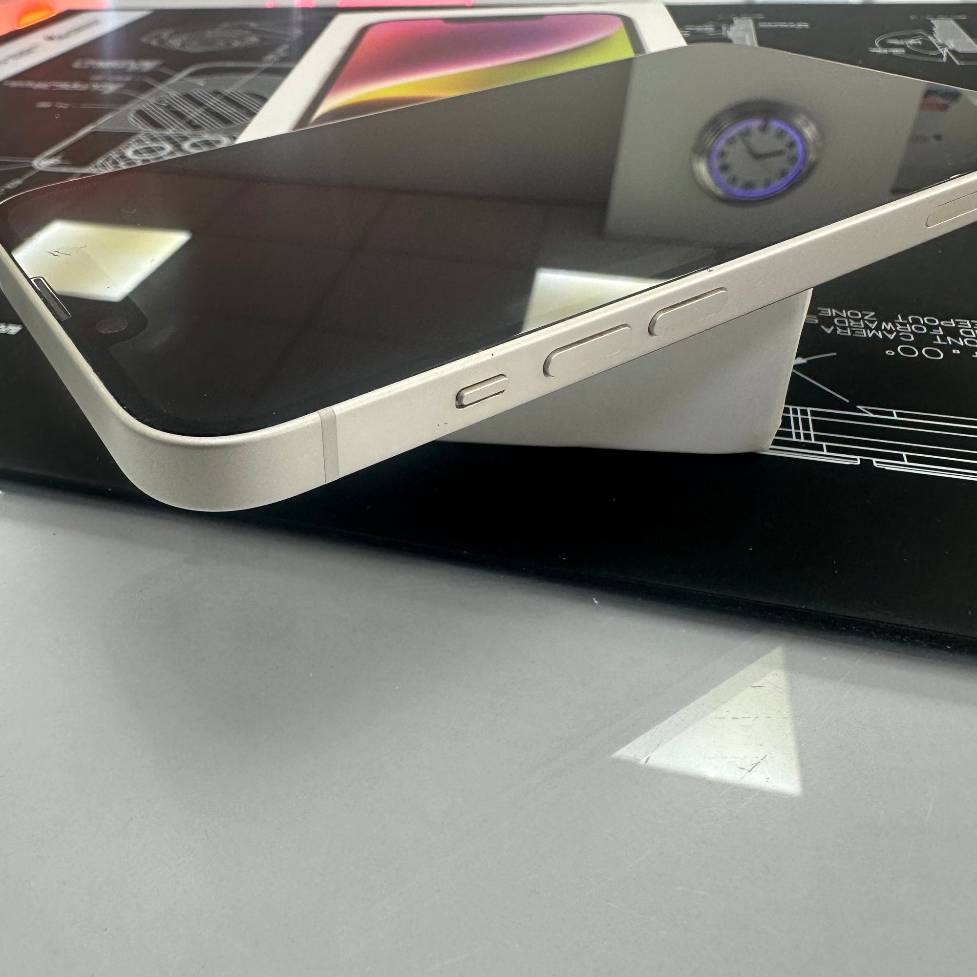 Apple iPhone 14 128GB - White &amp; 100% Battery Health
