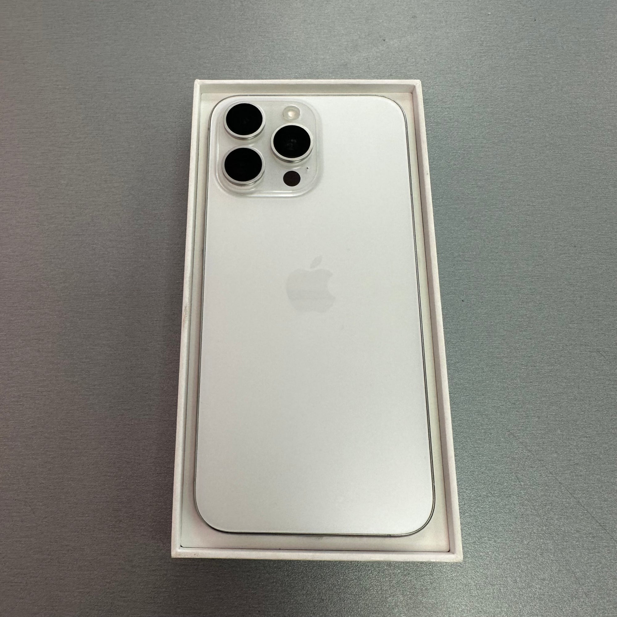 Apple iPhone 15 Pro Max 256GB White Titanium- 100% Battery Health