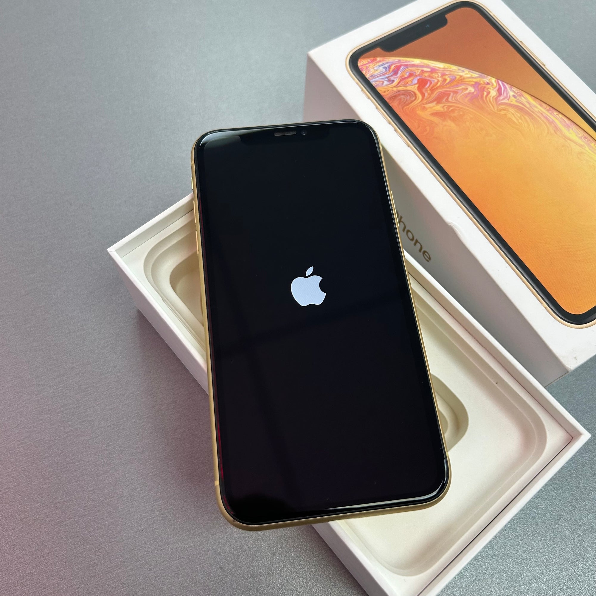 Apple iPhone XR 64GB Yellow 92% Battery Health