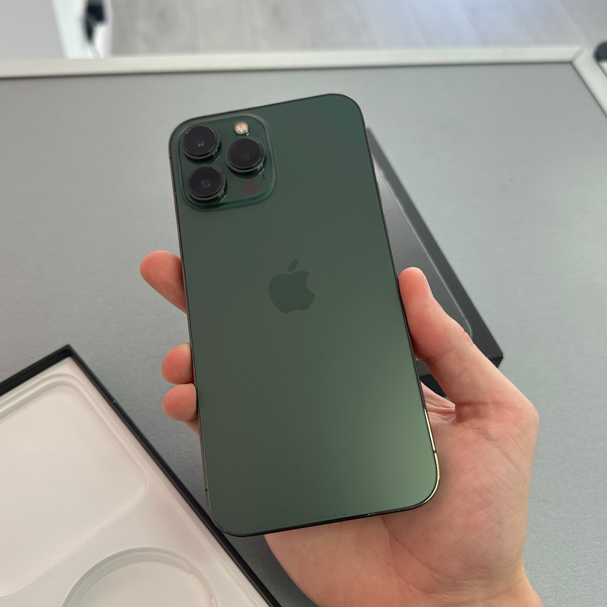 Apple iPhone 13 Pro Max 128GB Alpine Green - 100% Battery Health