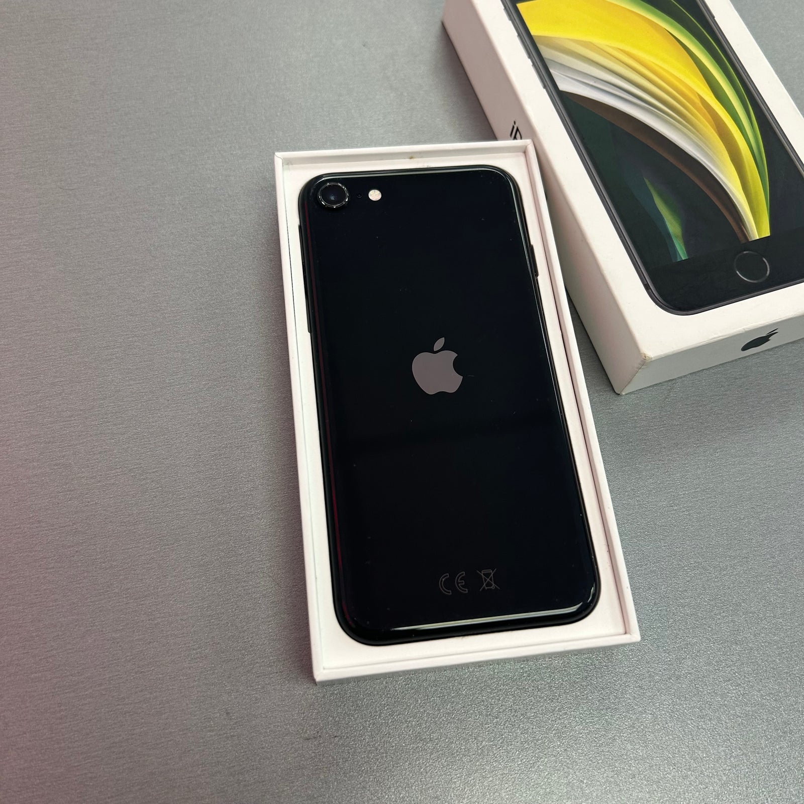 Apple iPhone SE 2020 64GB Black - 100% Battery Health GRADE C