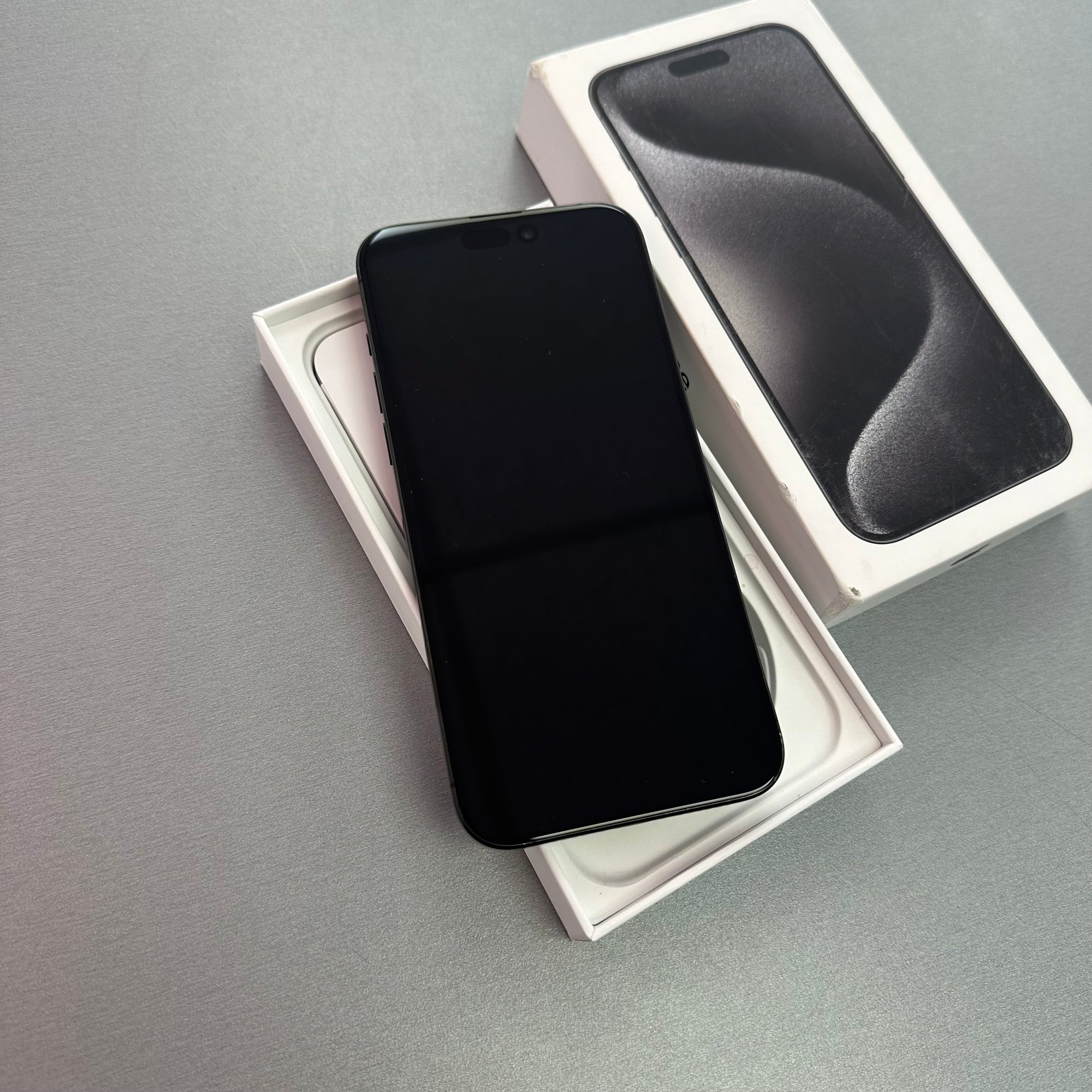 Apple iPhone 15 Pro Max 256GB Black Titanium - 100% Battery Health