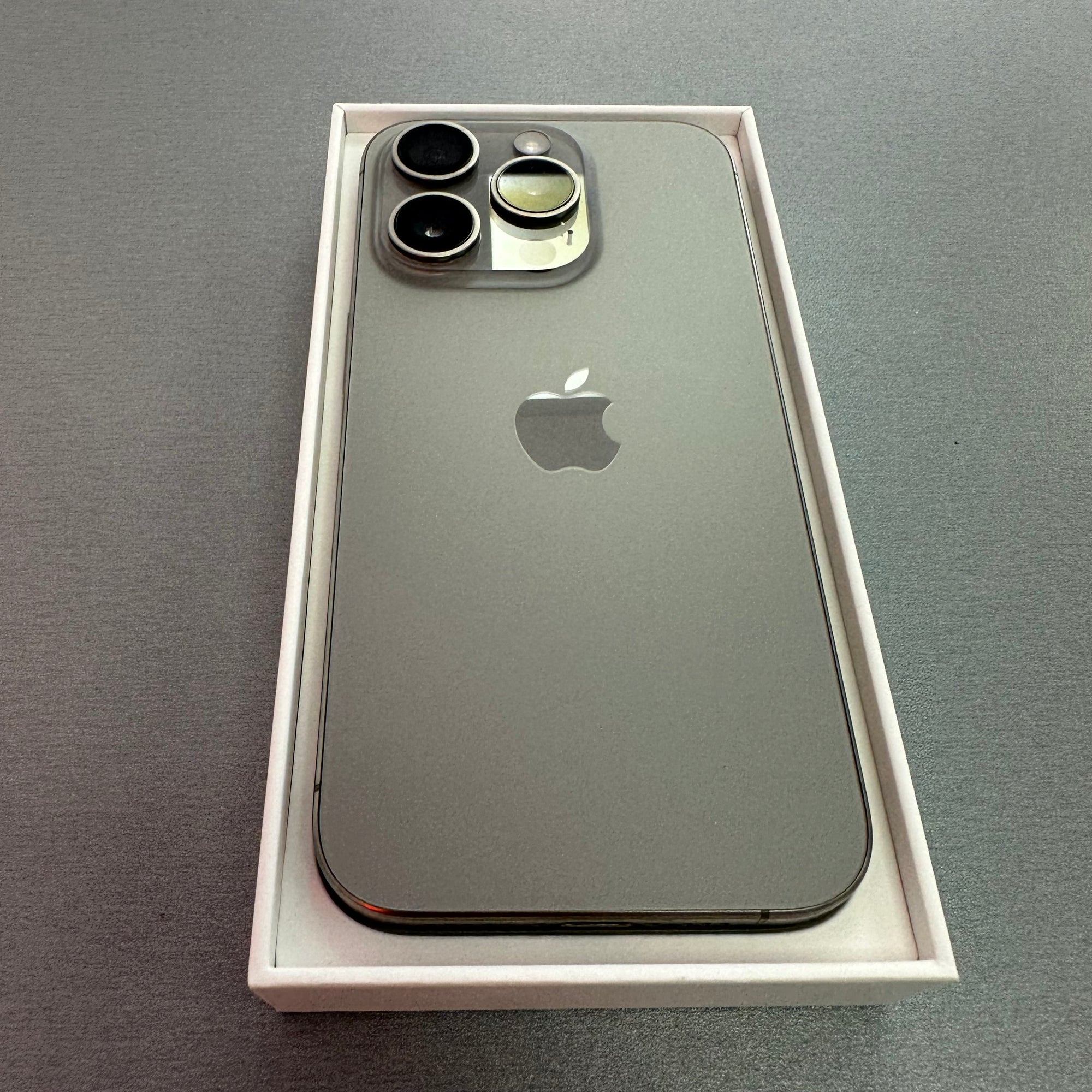 Apple iPhone 15 Pro 128GB Natural Titanium - 100% Battery Health