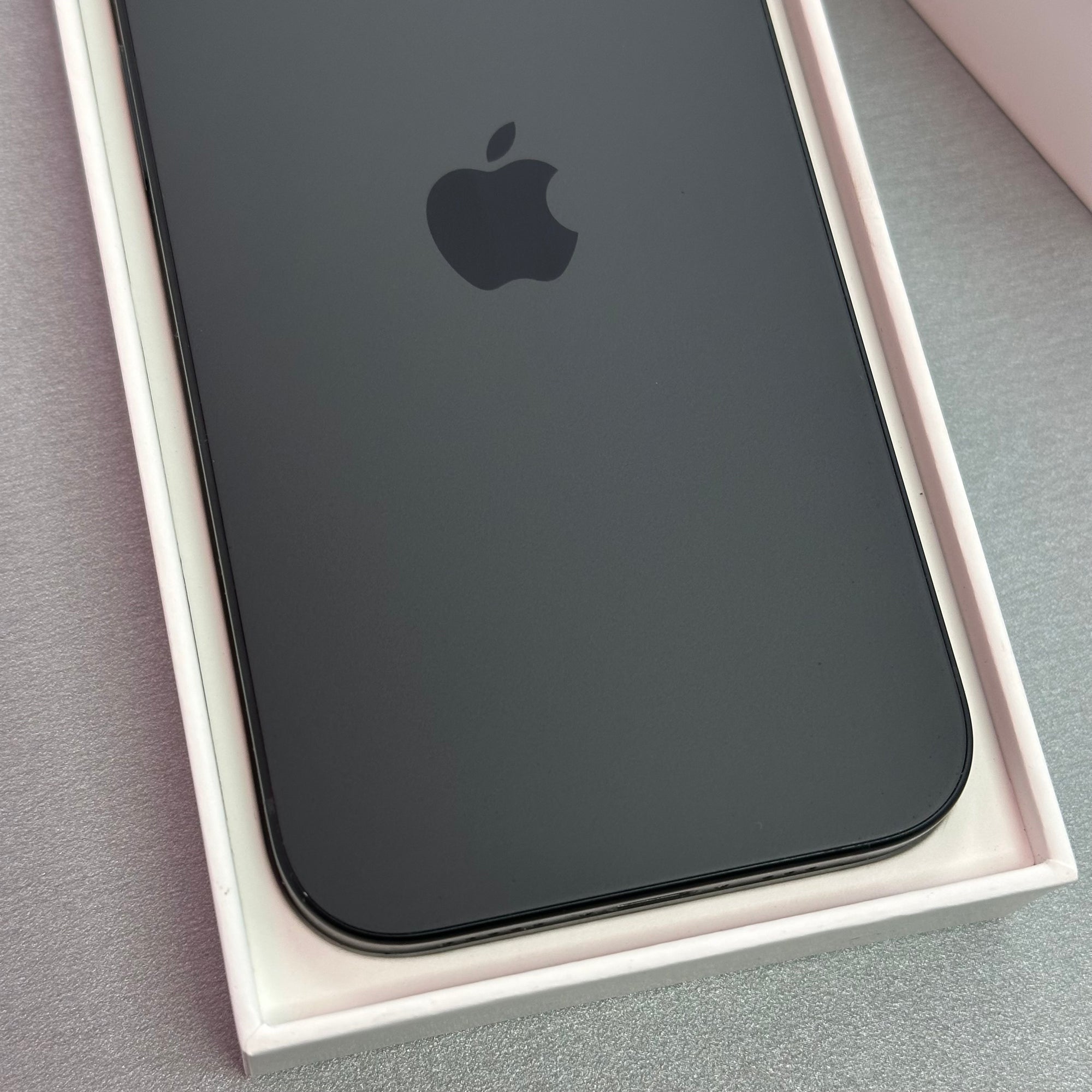 Apple iPhone 15 128GB Space Black - 100% Battery Health