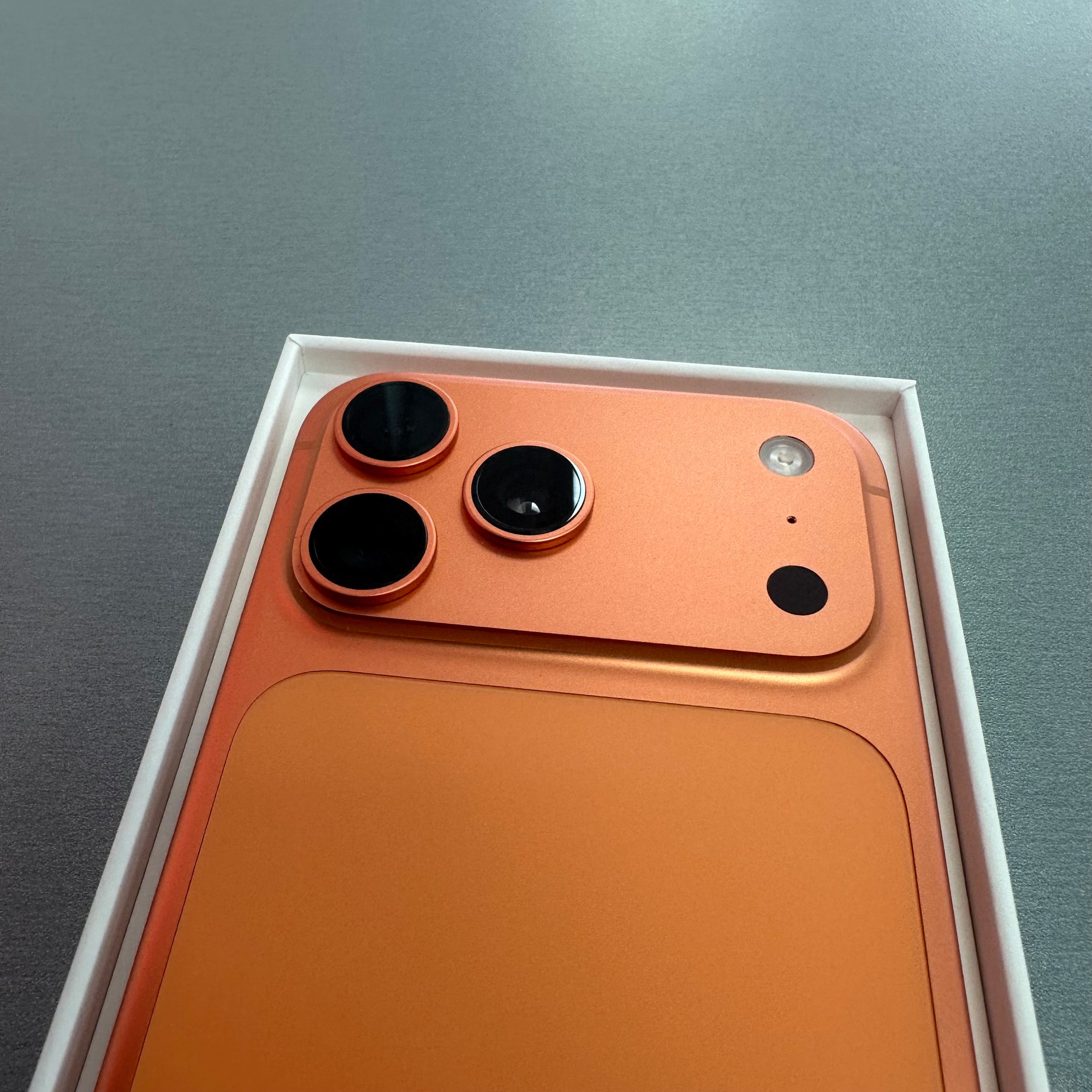 Apple iPhone 17 Pro Max 256GB Cosmic Orange 99% Battery Health